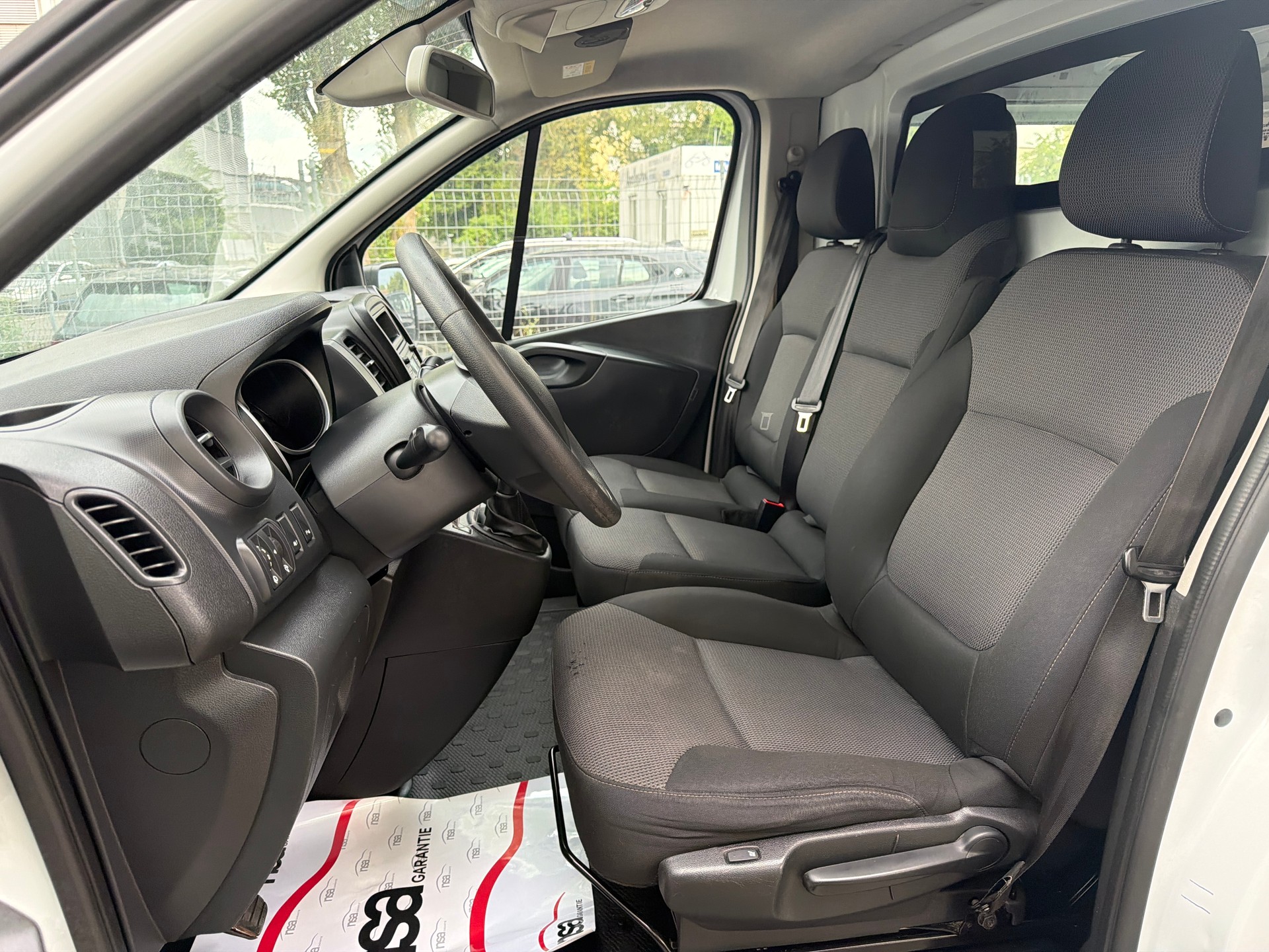 RENAULT Trafic 2.0 dCi 120 3.0t Business L1H1 * 03x Sitze * Klimaanlage * Tempomat * PDC H - RF-Kamera * AHK 2000Kg * Frisch Ab MFK-image-2