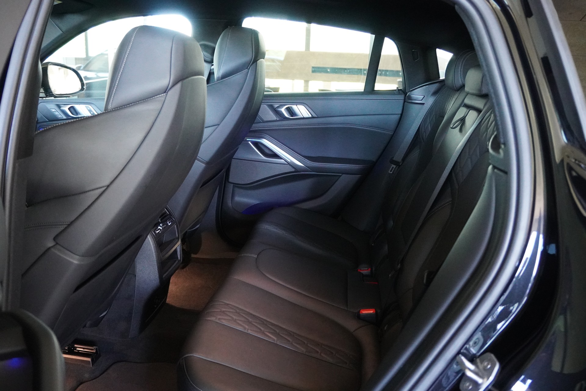 BMW X6 M50d-image-9