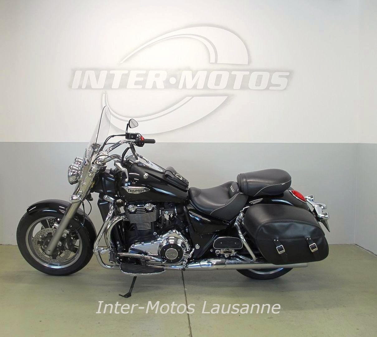 TRIUMPH COMMANDER ABS-showroom-element-3