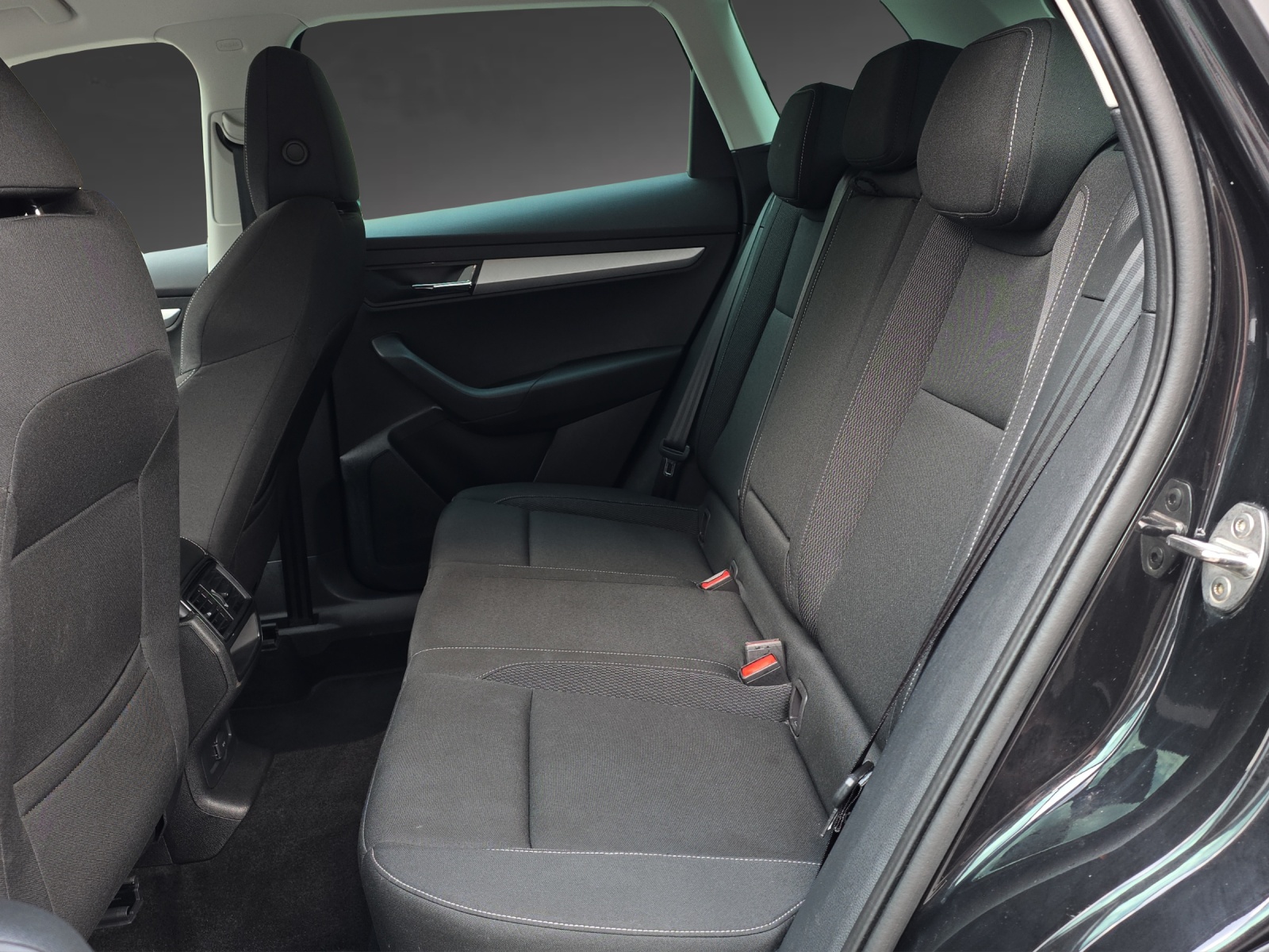 SKODA Karoq 2.0 TDI CR Selection 4x4 DSG-image-6