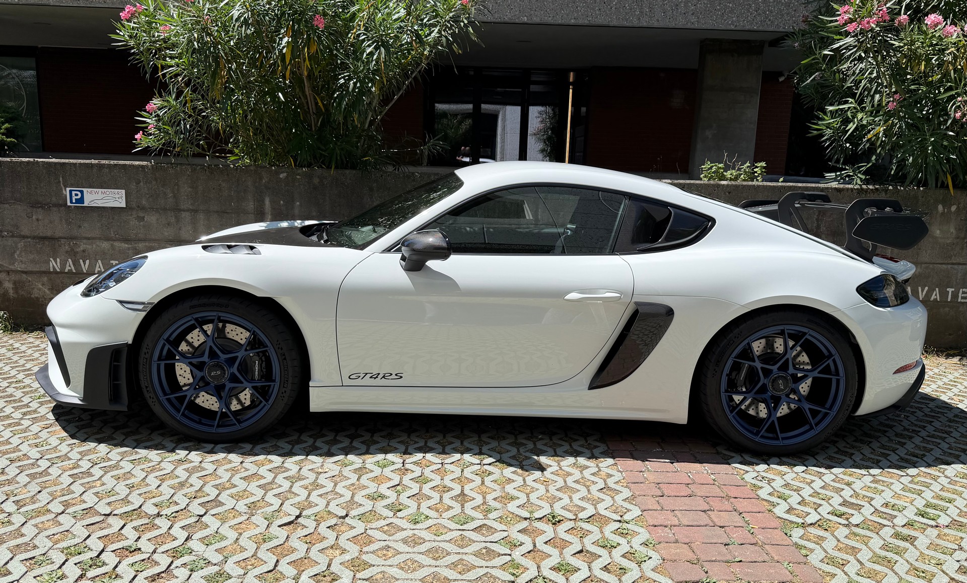 PORSCHE 718 Cayman GT4 RS PDK-image-2