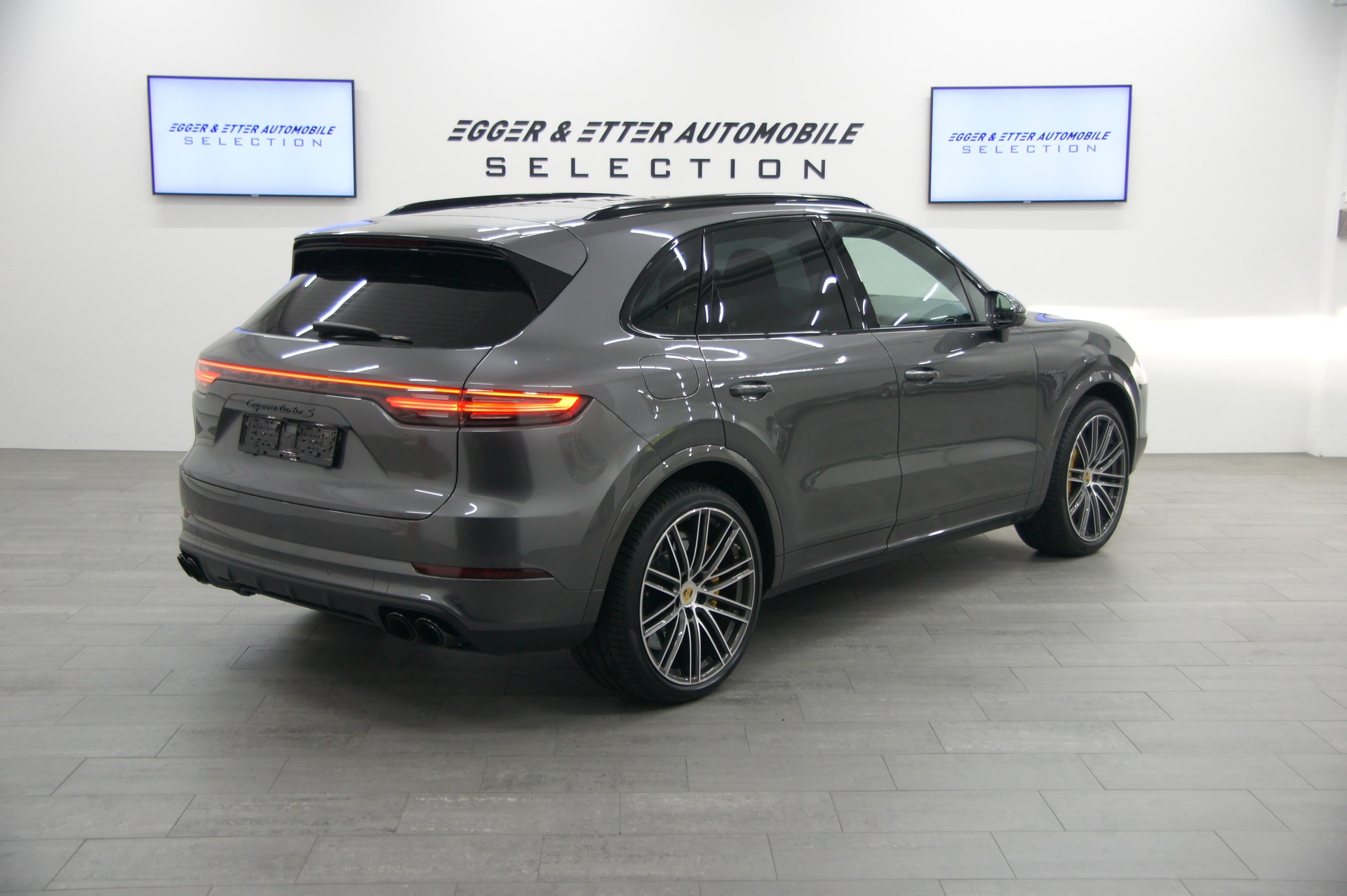 PORSCHE Cayenne Turbo S E-Hybrid-image-5