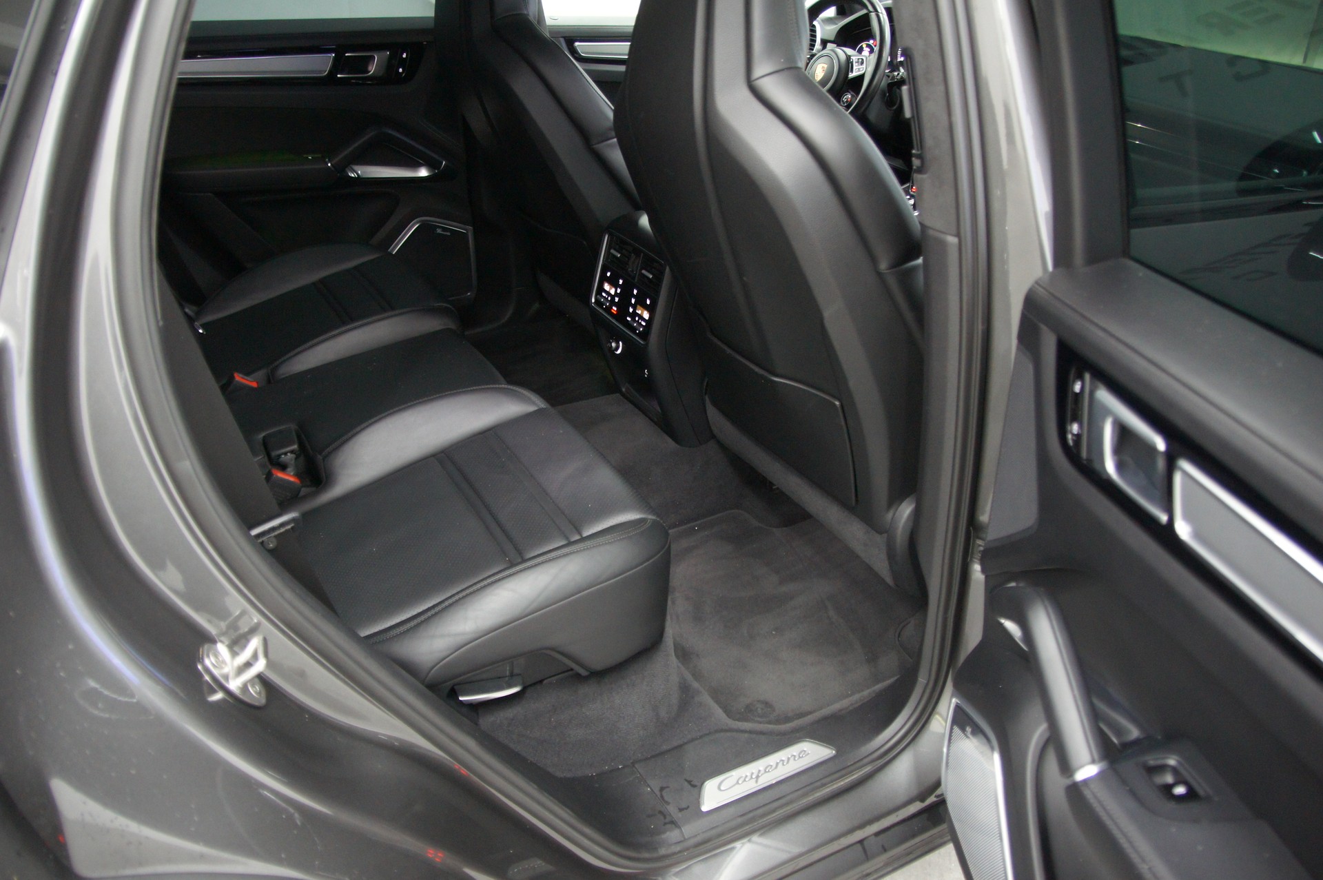 PORSCHE Cayenne Turbo S E-Hybrid-image-13