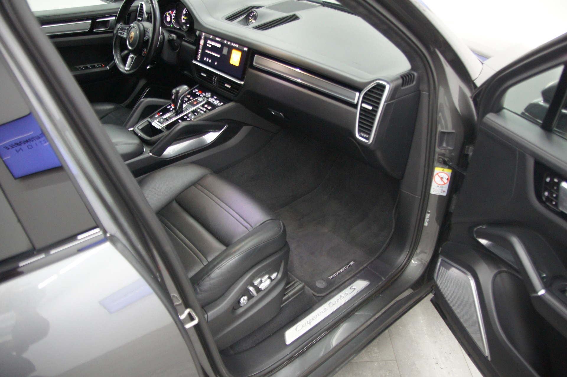 PORSCHE Cayenne Turbo S E-Hybrid-image-11