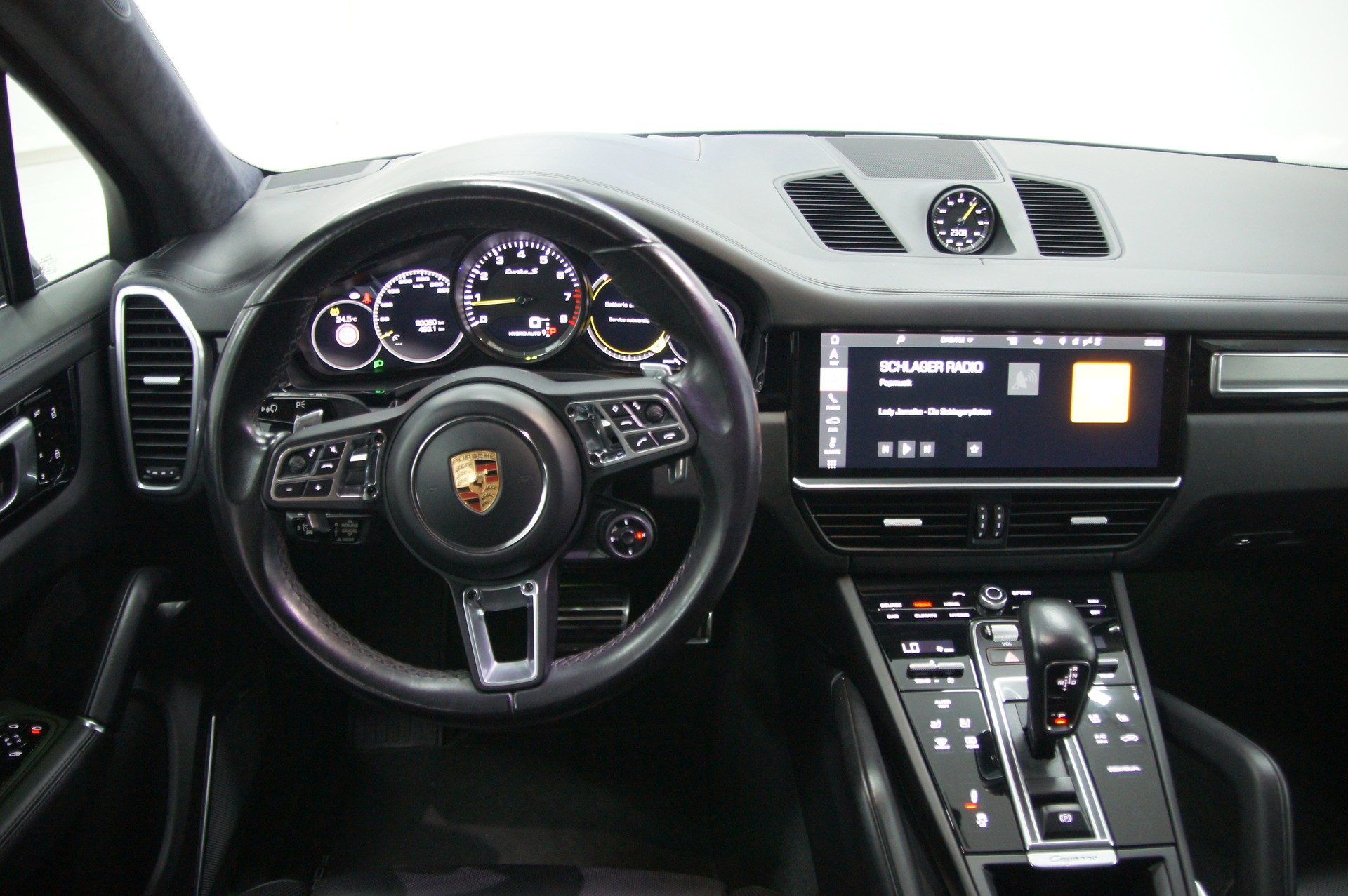 PORSCHE Cayenne Turbo S E-Hybrid-image-9