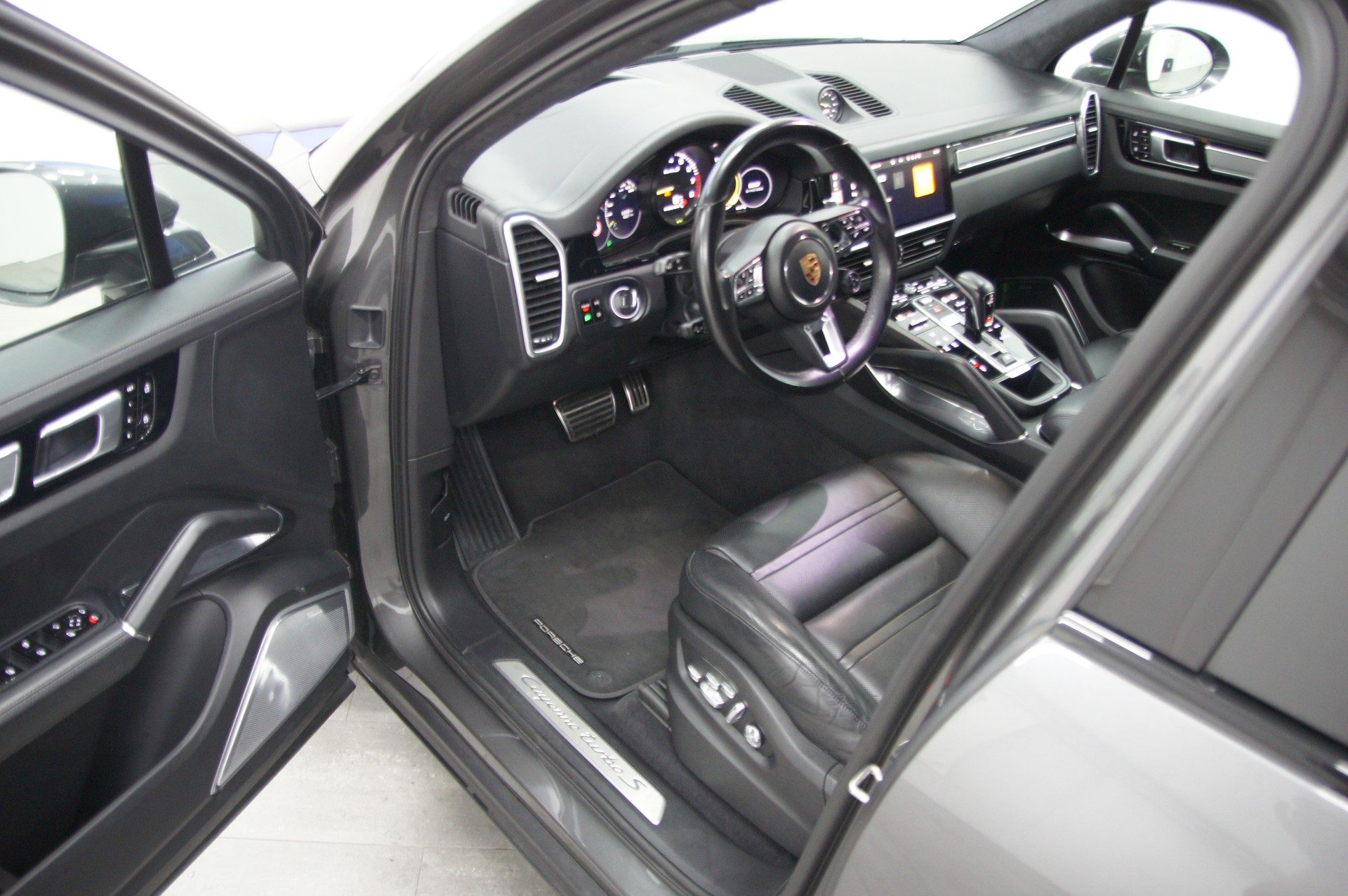 PORSCHE Cayenne Turbo S E-Hybrid-image-7