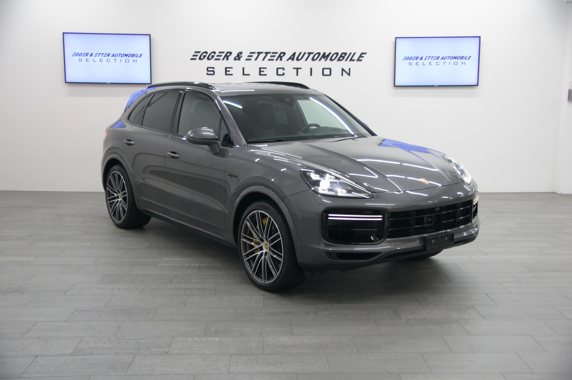 PORSCHE Cayenne Turbo S E-Hybrid-image-2
