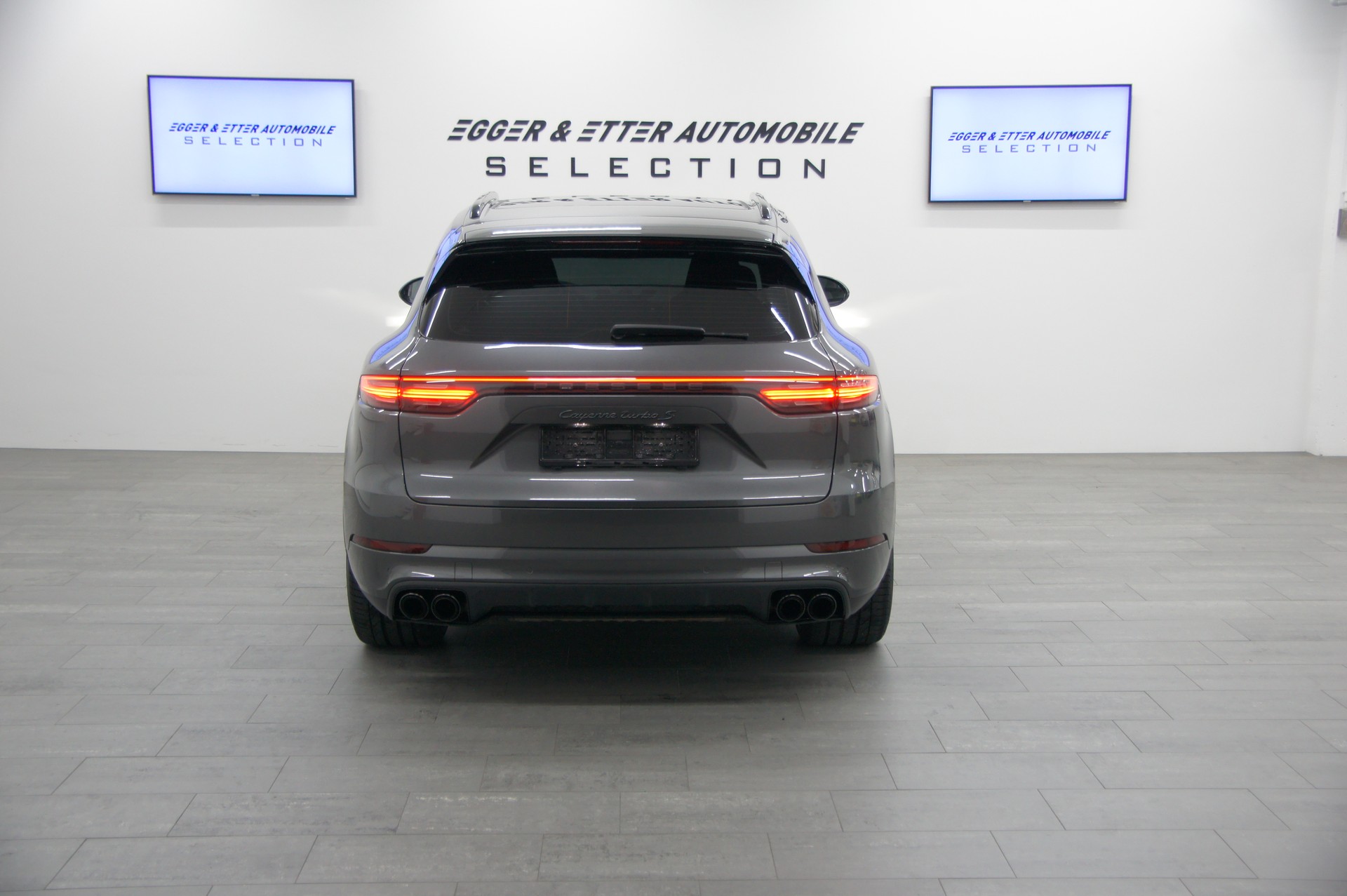 PORSCHE Cayenne Turbo S E-Hybrid-image-4