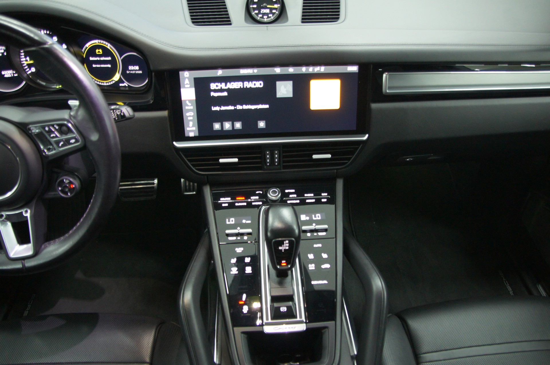 PORSCHE Cayenne Turbo S E-Hybrid-image-10