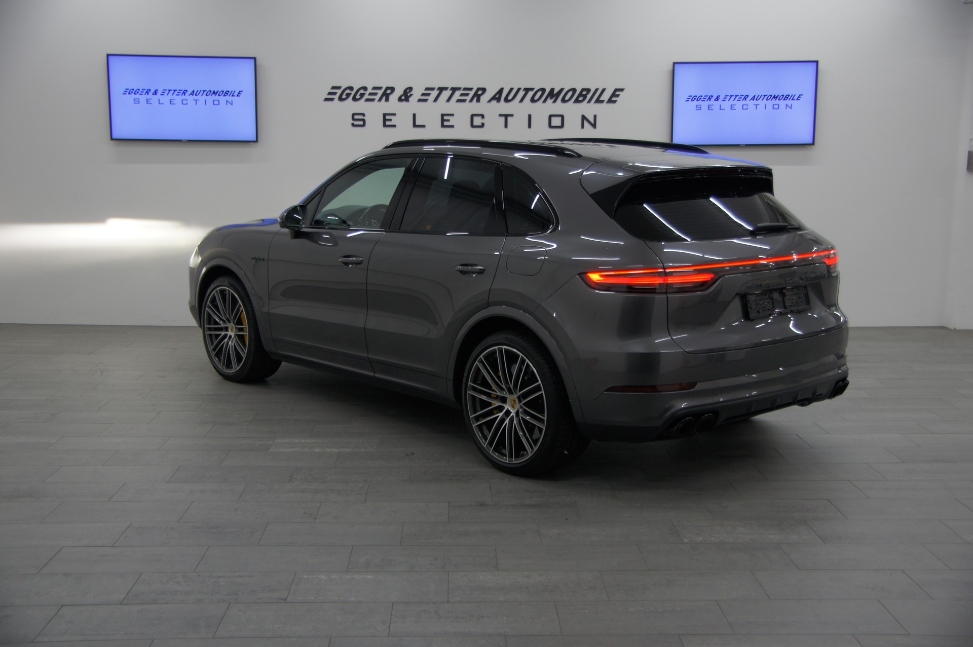 PORSCHE Cayenne Turbo S E-Hybrid-image-6