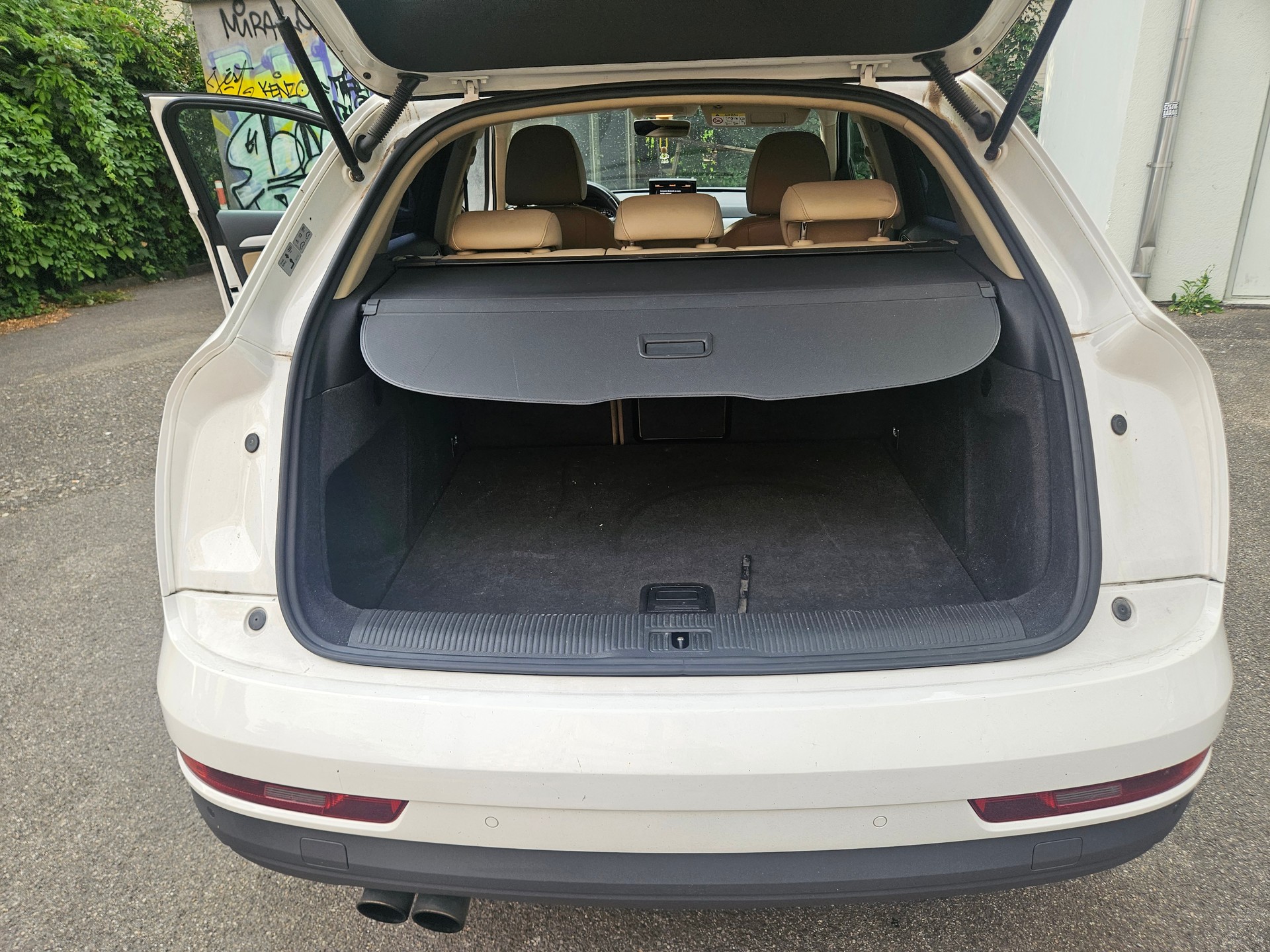 AUDI Q3 2.0 TFSI quattro S-tronic-image-10