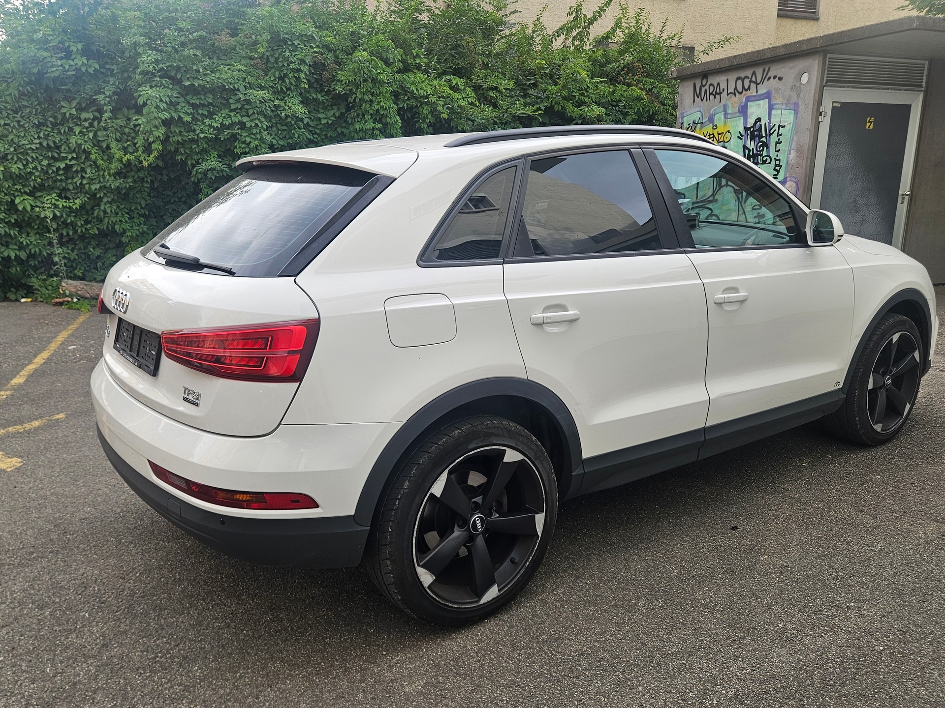 AUDI Q3 2.0 TFSI quattro S-tronic-image-5