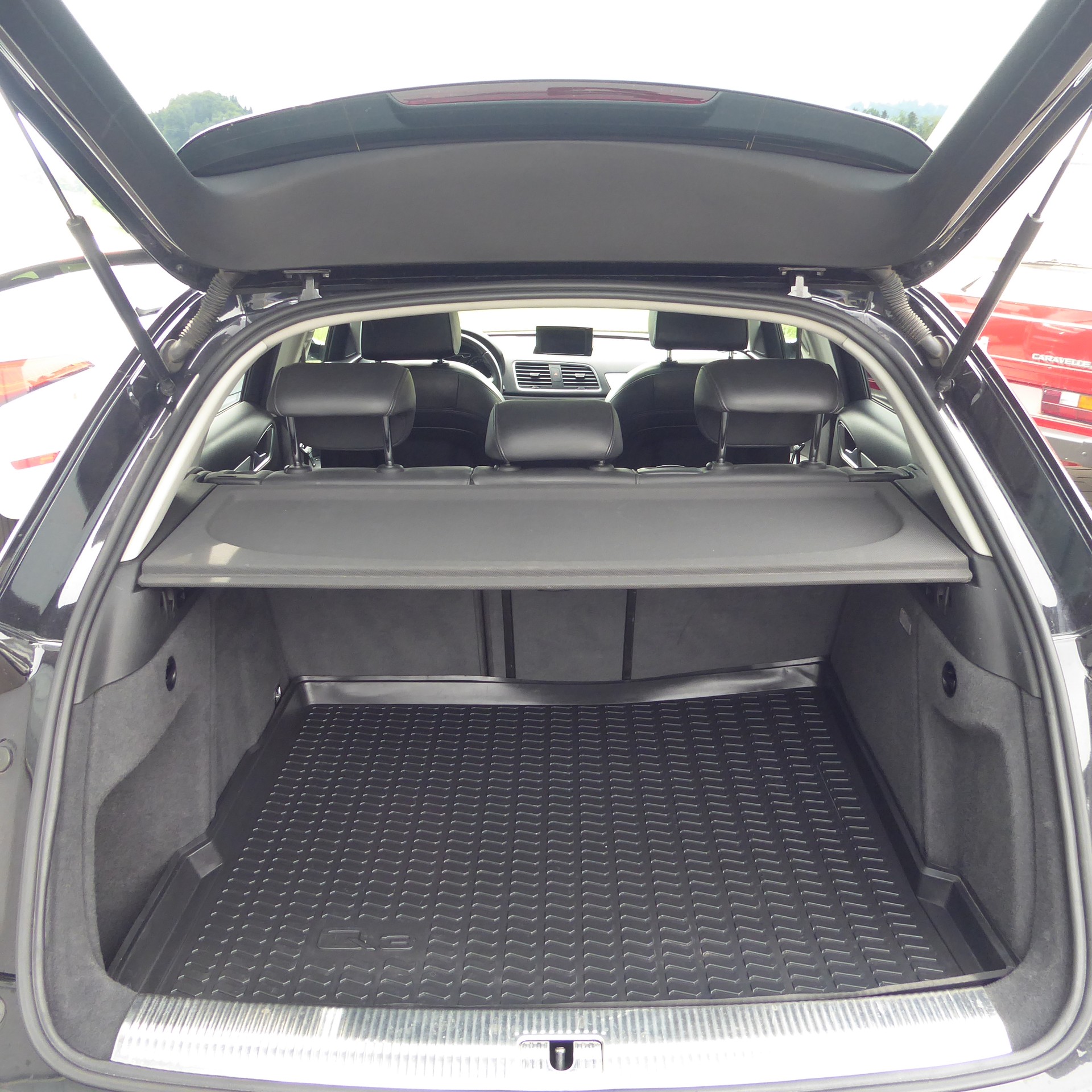 AUDI Q3 2.0 TDI quattro S-tronic-image-6