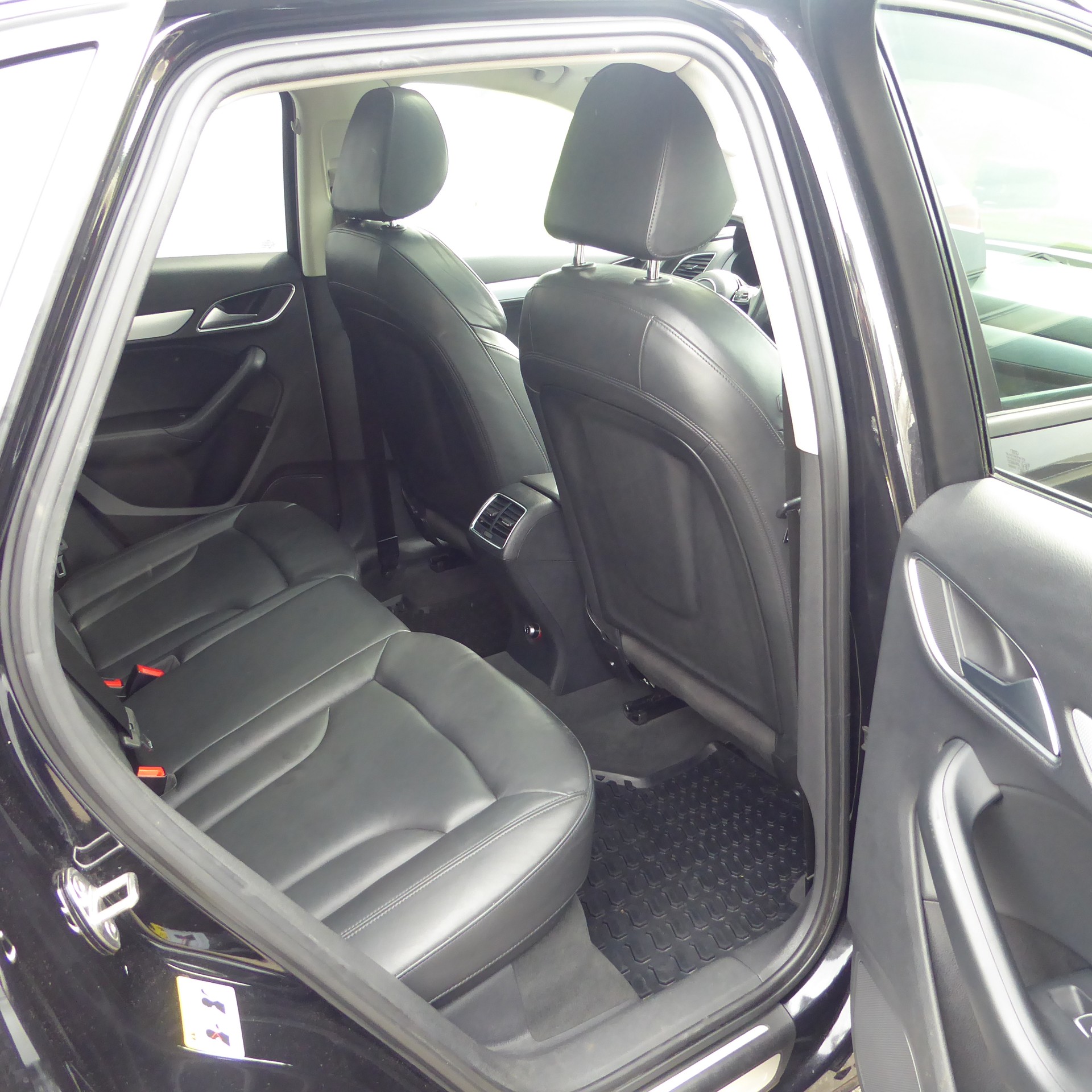 AUDI Q3 2.0 TDI quattro S-tronic-image-7