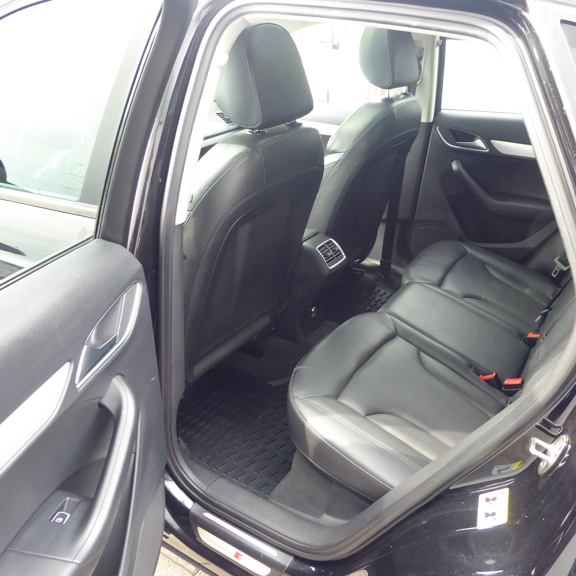 AUDI Q3 2.0 TDI quattro S-tronic-image-5
