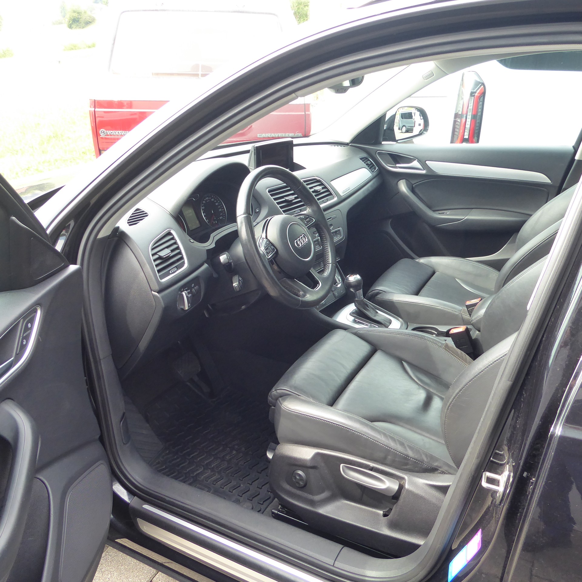 AUDI Q3 2.0 TDI quattro S-tronic-image-4