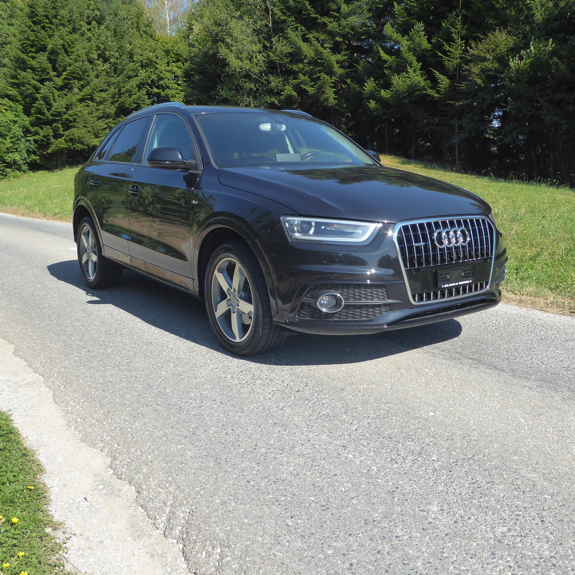 AUDI Q3 2.0 TDI quattro S-tronic-image-1