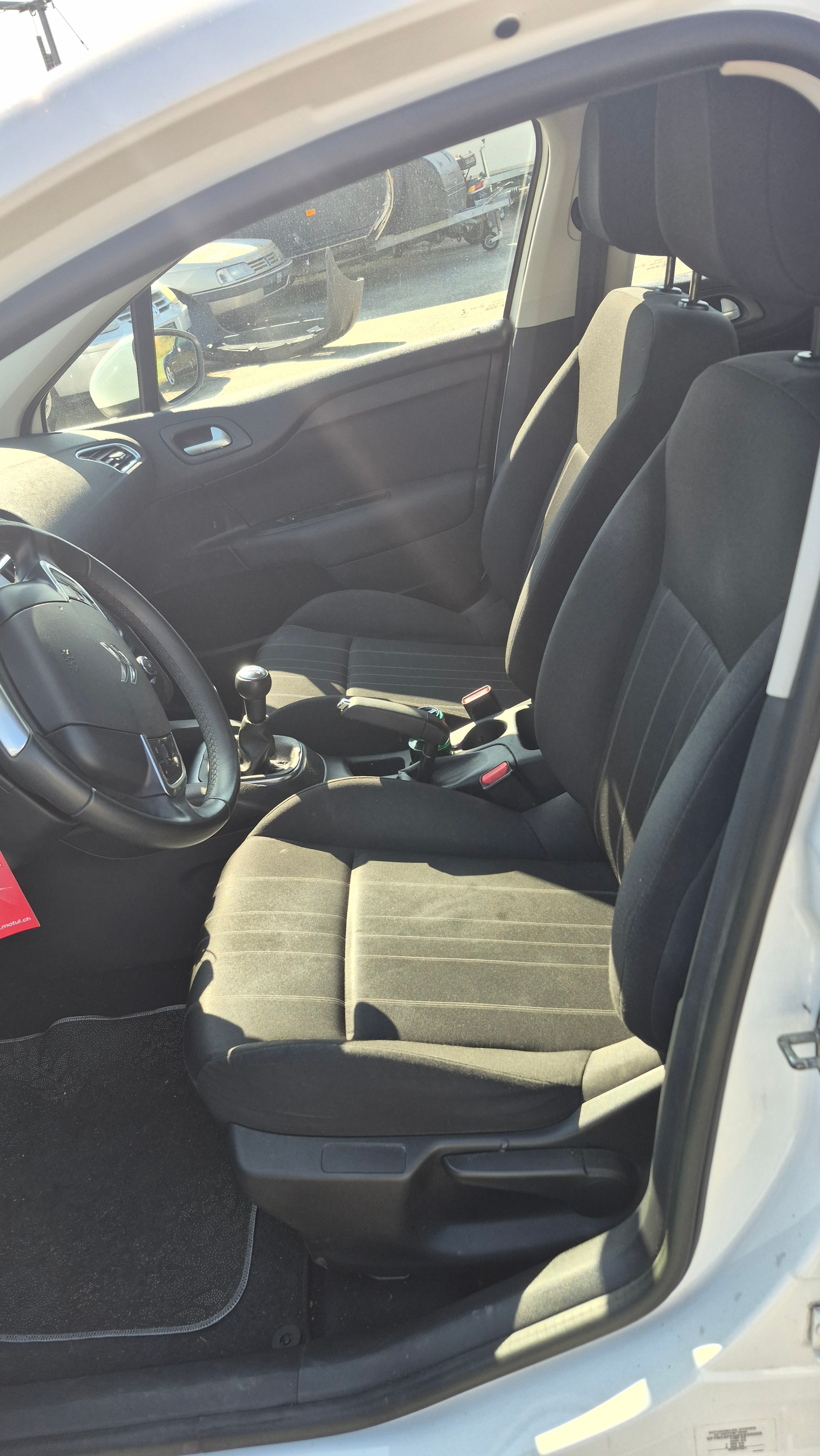 CITROEN C4 Berline 1.4 VTi Attraction-image-9