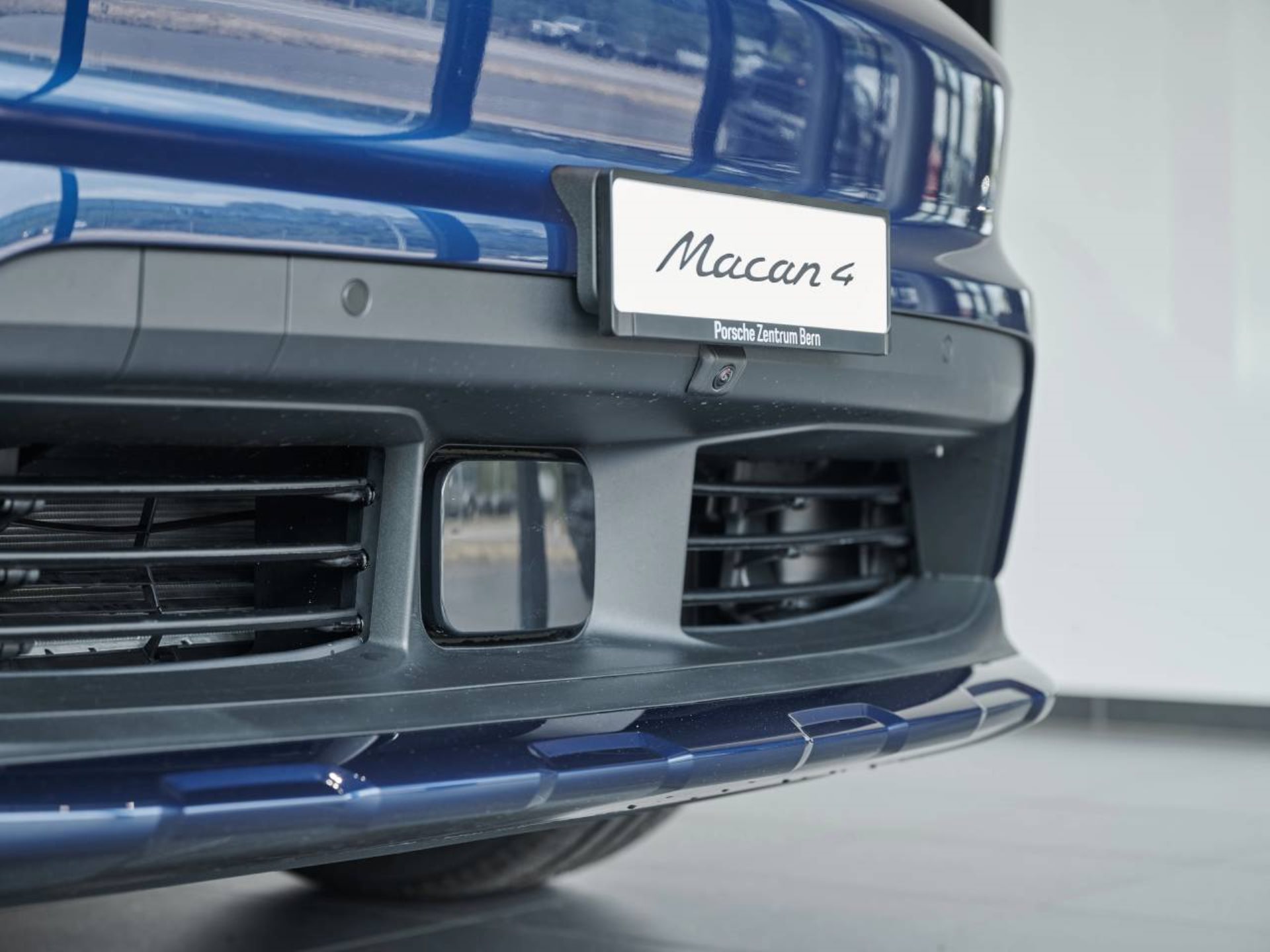 PORSCHE Macan 4-image-26