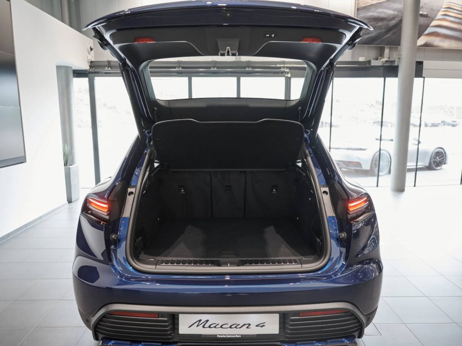 PORSCHE Macan 4-image-12