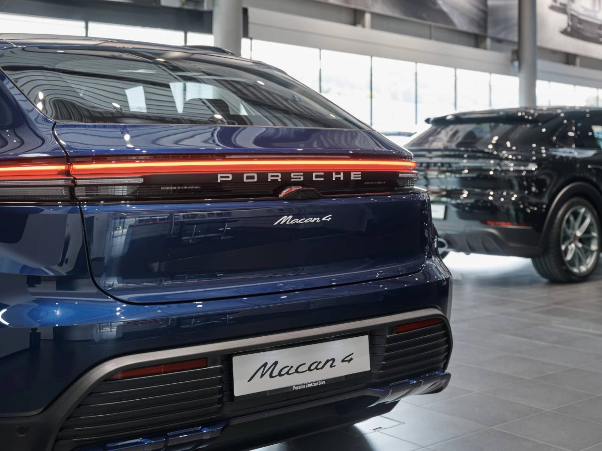 PORSCHE Macan 4-image-27
