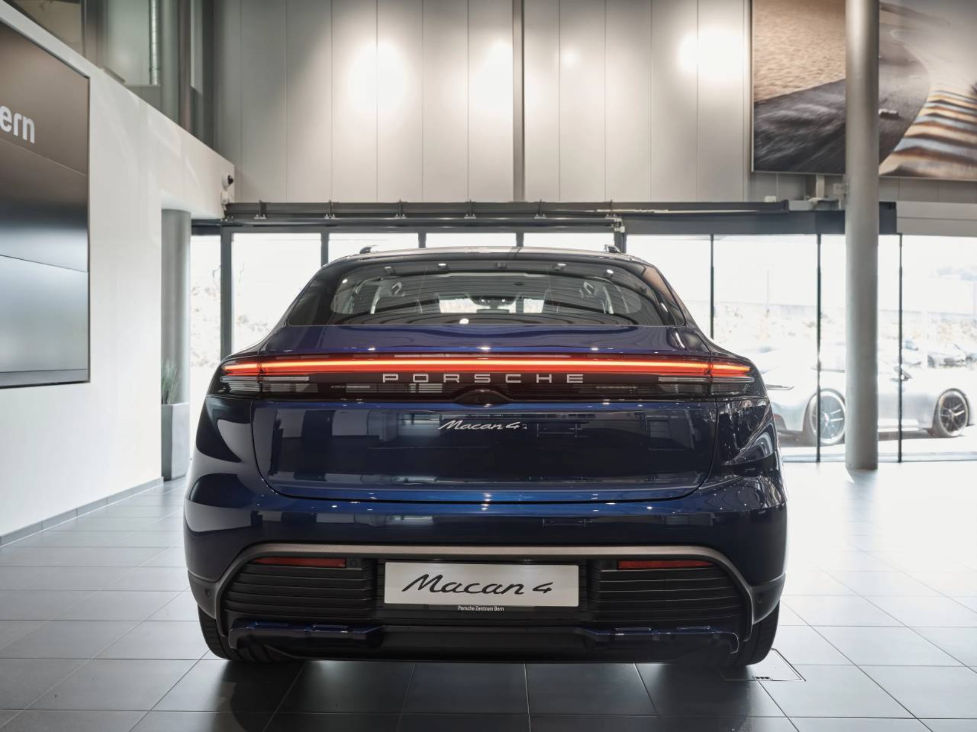 PORSCHE Macan 4-image-5