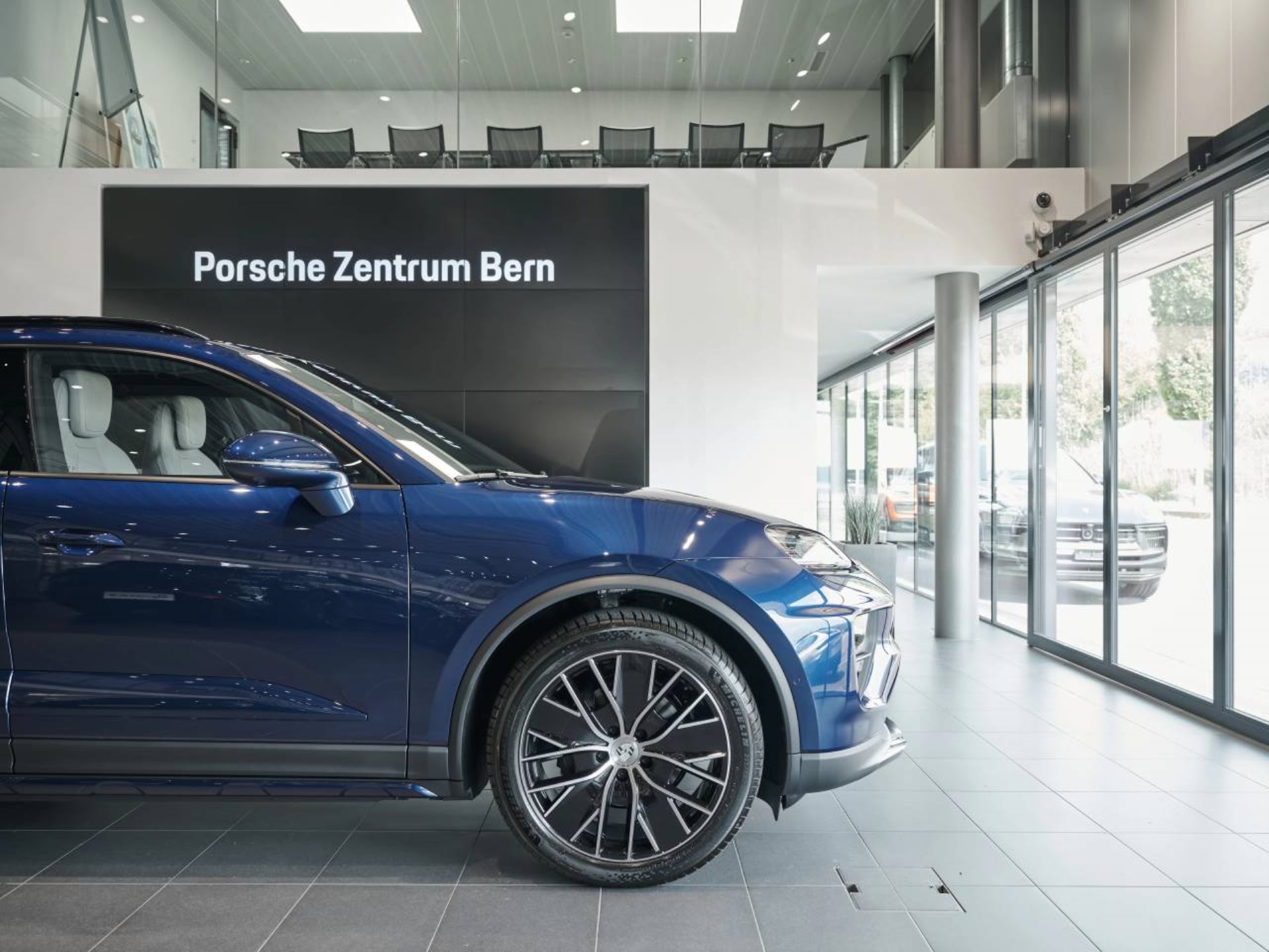 PORSCHE Macan 4-image-10
