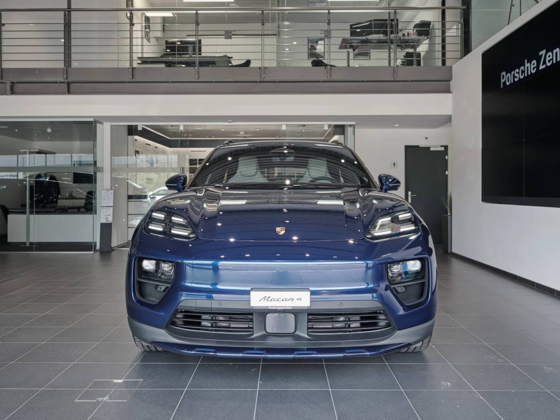 PORSCHE Macan 4-image-8