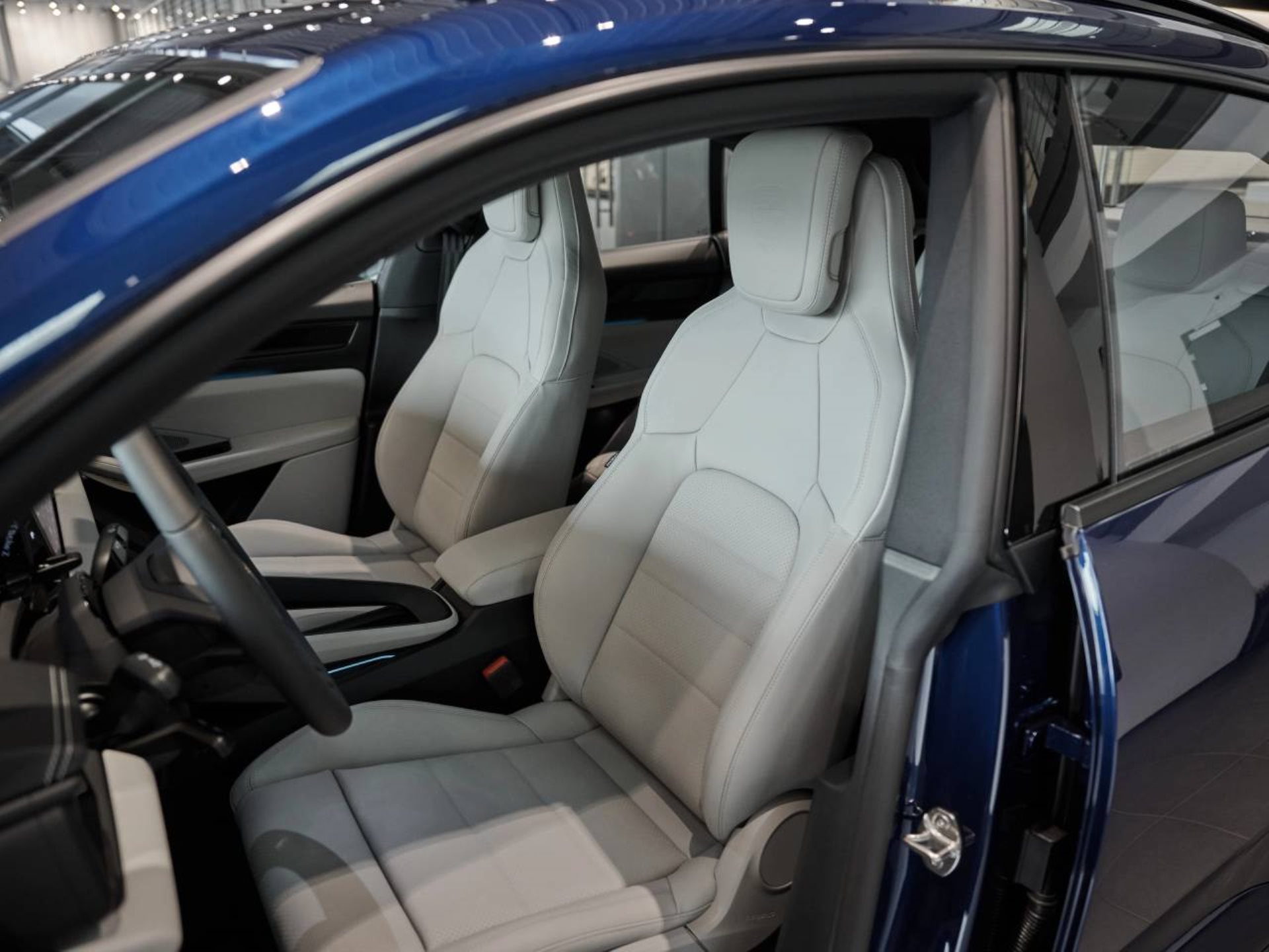 PORSCHE Macan 4-image-4