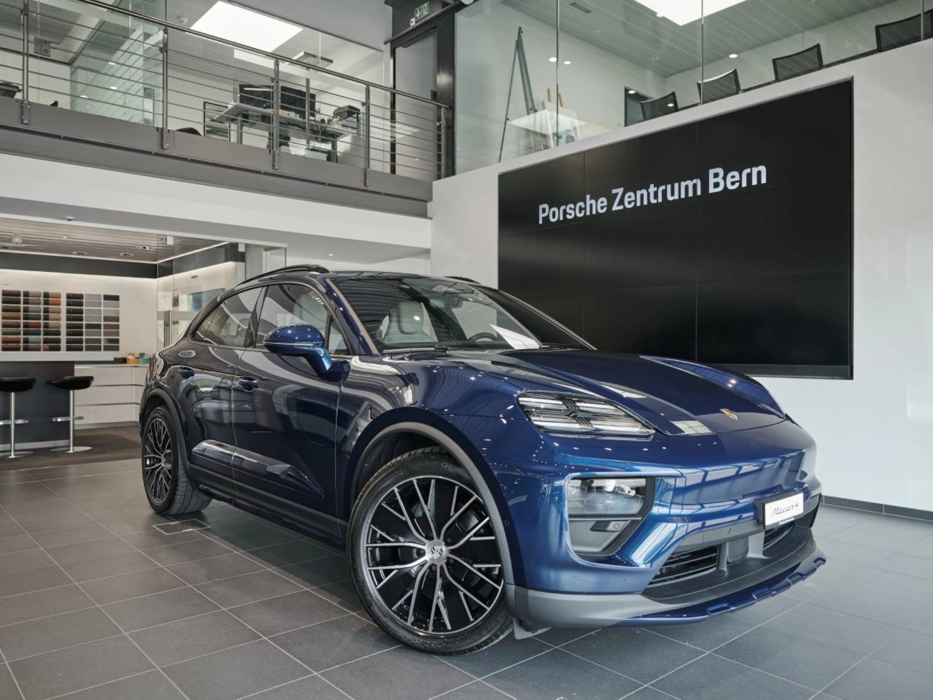 PORSCHE Macan 4