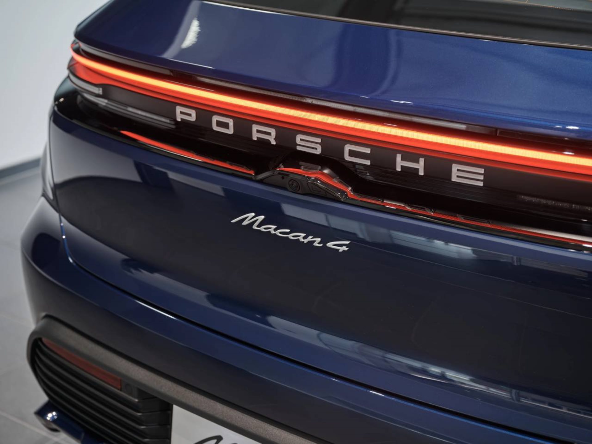 PORSCHE Macan 4-image-28