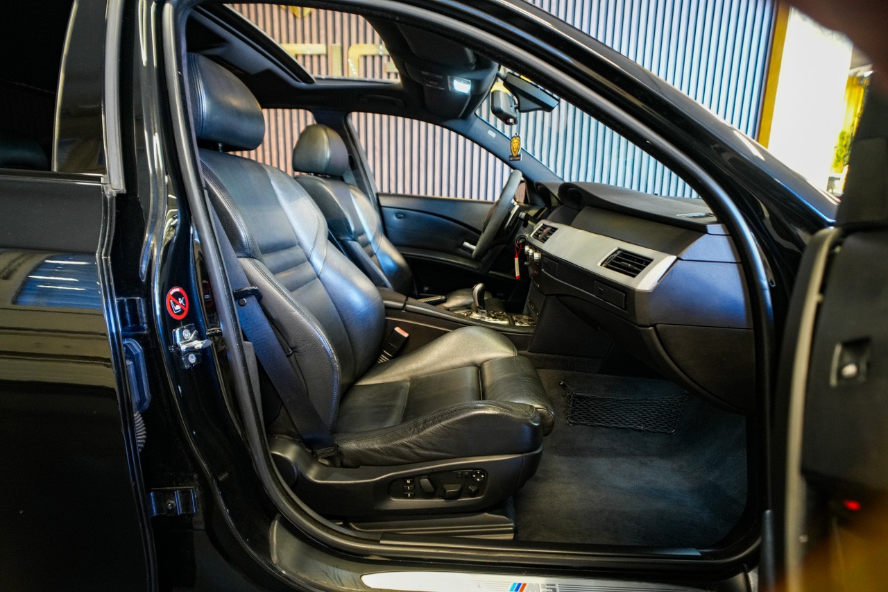 BMW M5-image-13
