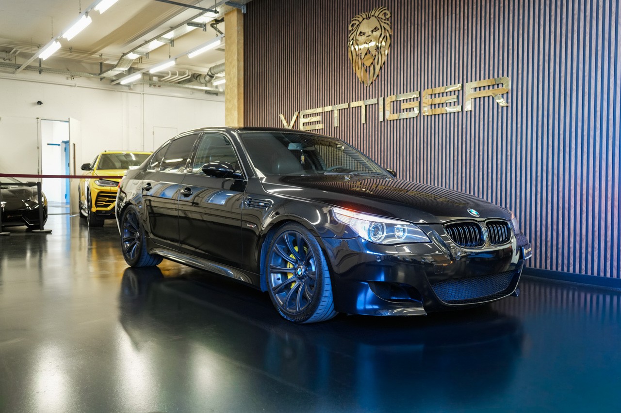 BMW M5-image-0