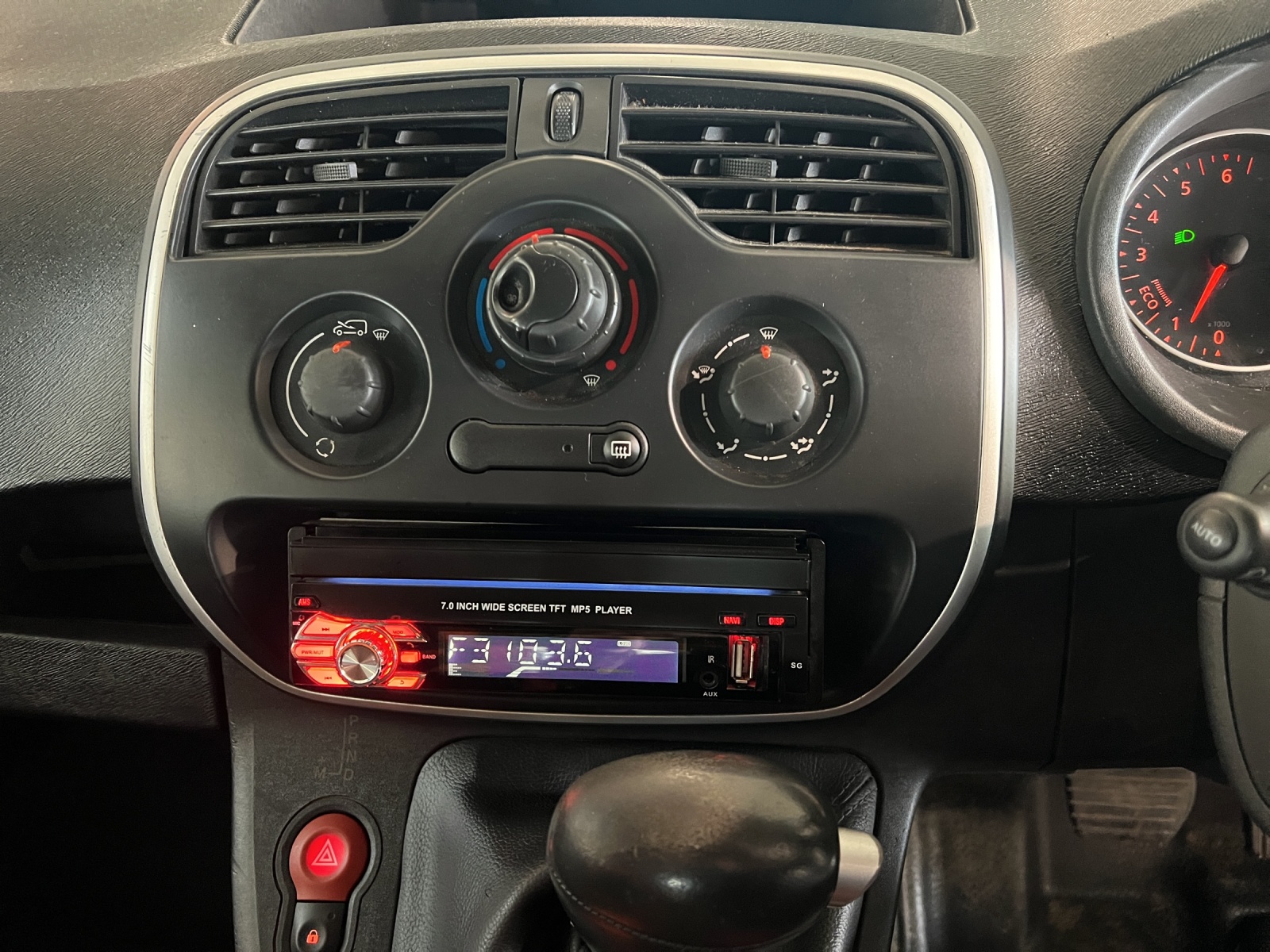 RENAULT Kangoo Medium TCe 115 Business A Rechtslenker-image-11