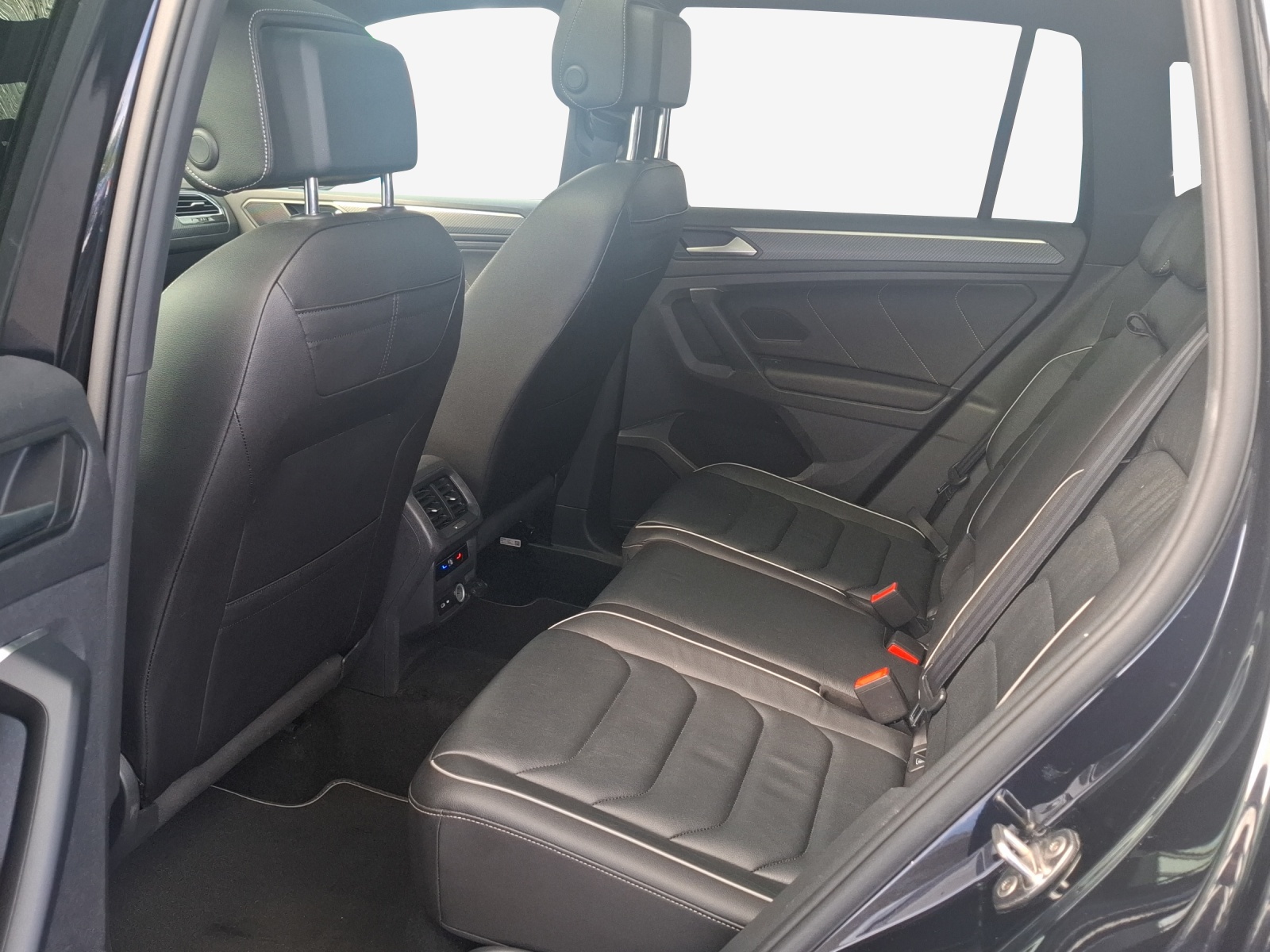 VW Tiguan 2.0TSI R-Line 4Motion DSG-image-11