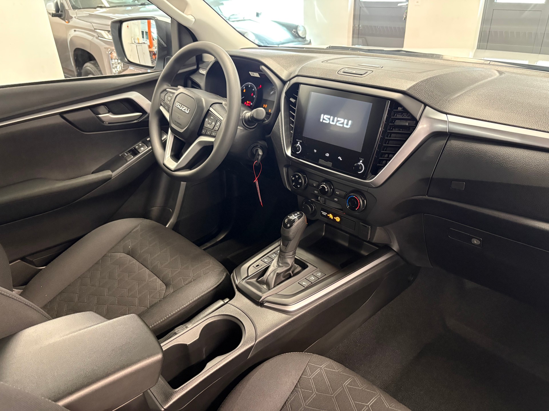 ISUZU D-MAX 1.9 SpaceCab N60BB+ 4x4-image-10