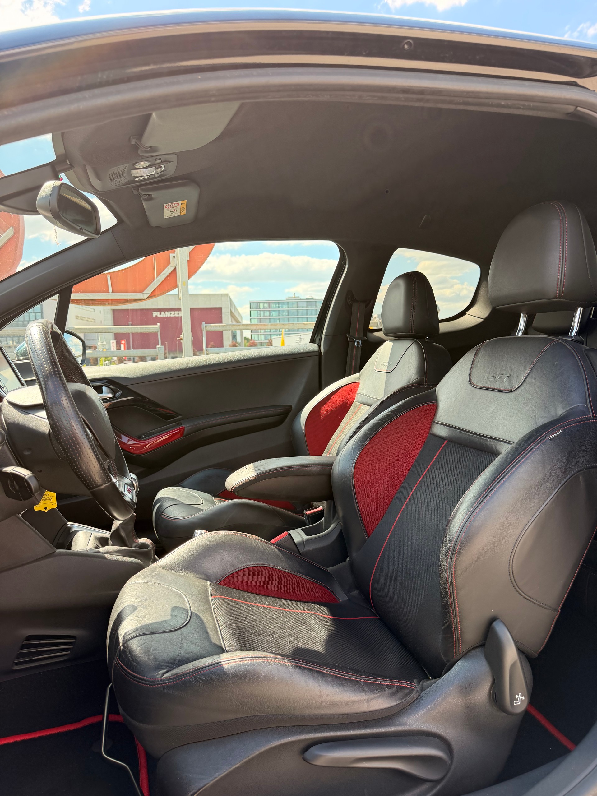 PEUGEOT 208 1.6 Turbo GTi-image-9