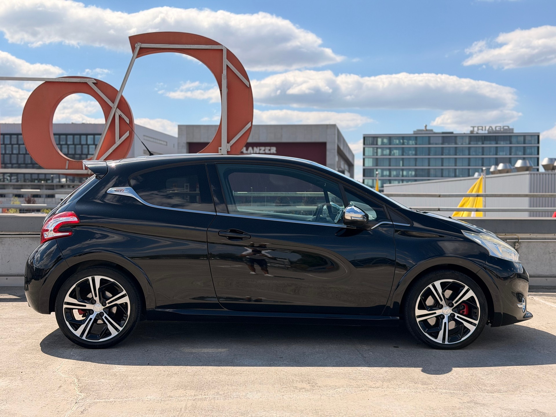 PEUGEOT 208 1.6 Turbo GTi-image-2