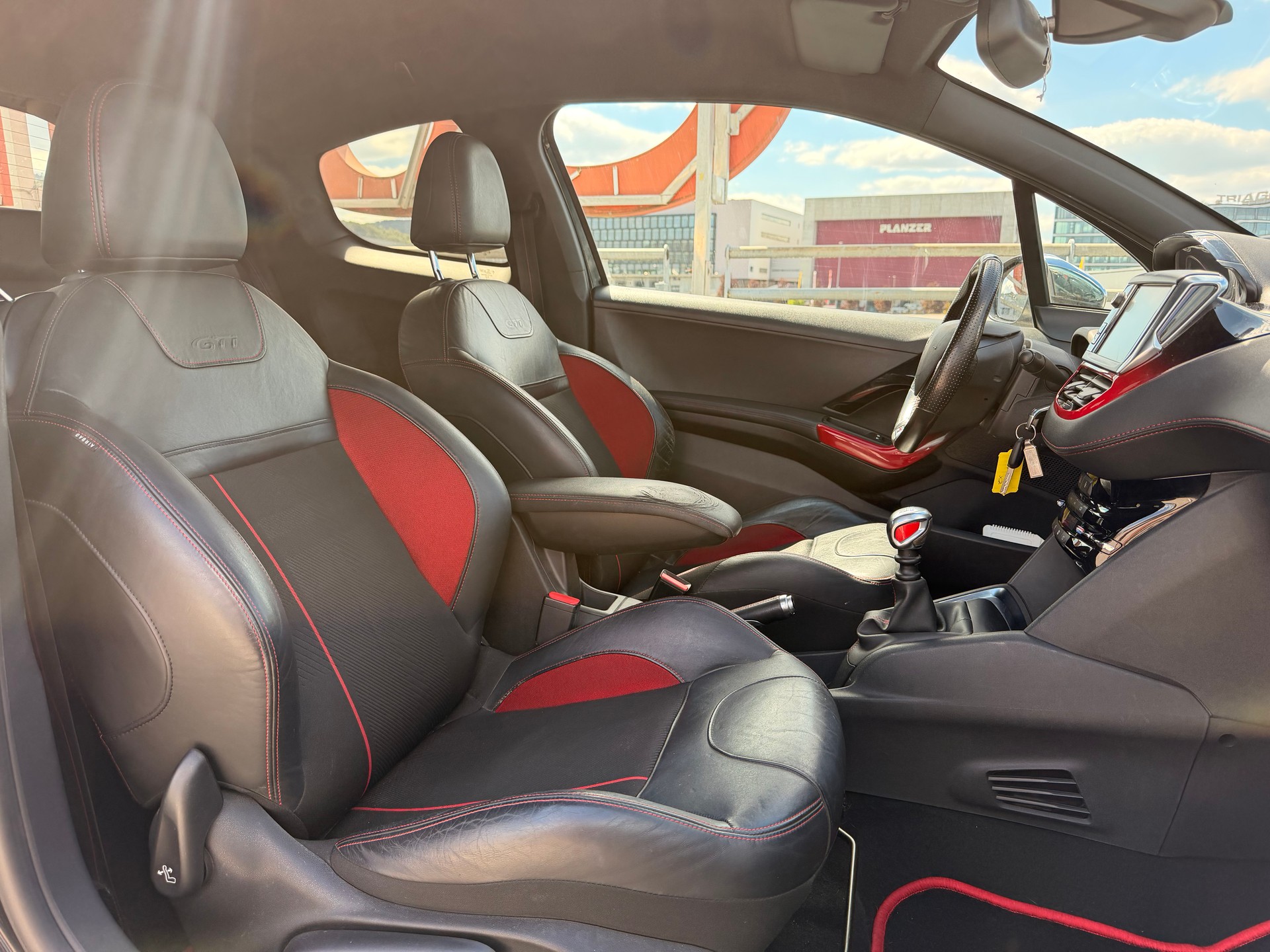 PEUGEOT 208 1.6 Turbo GTi-image-10