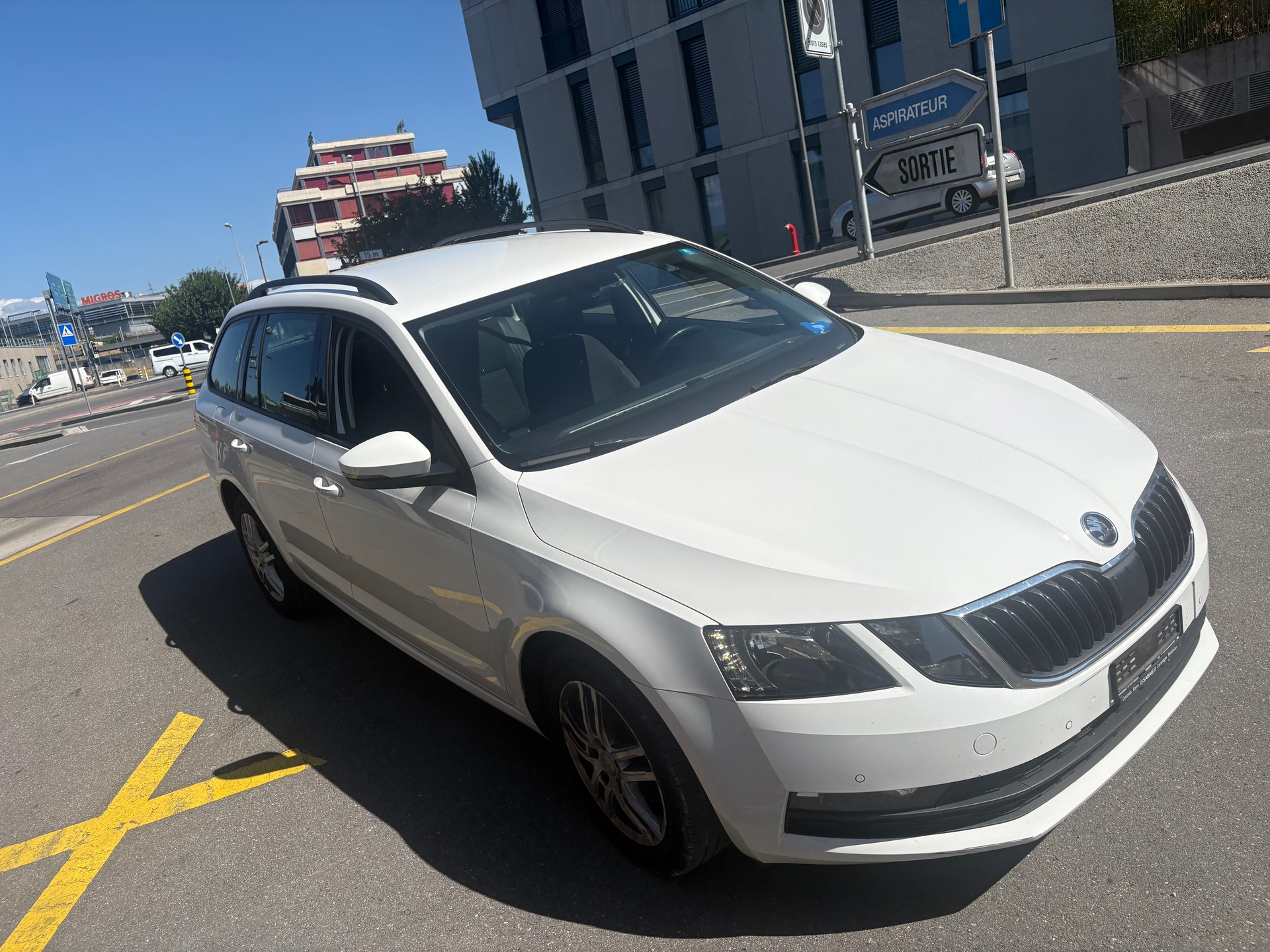 SKODA Octavia Combi 1.5 TSI Style DSG-image-4