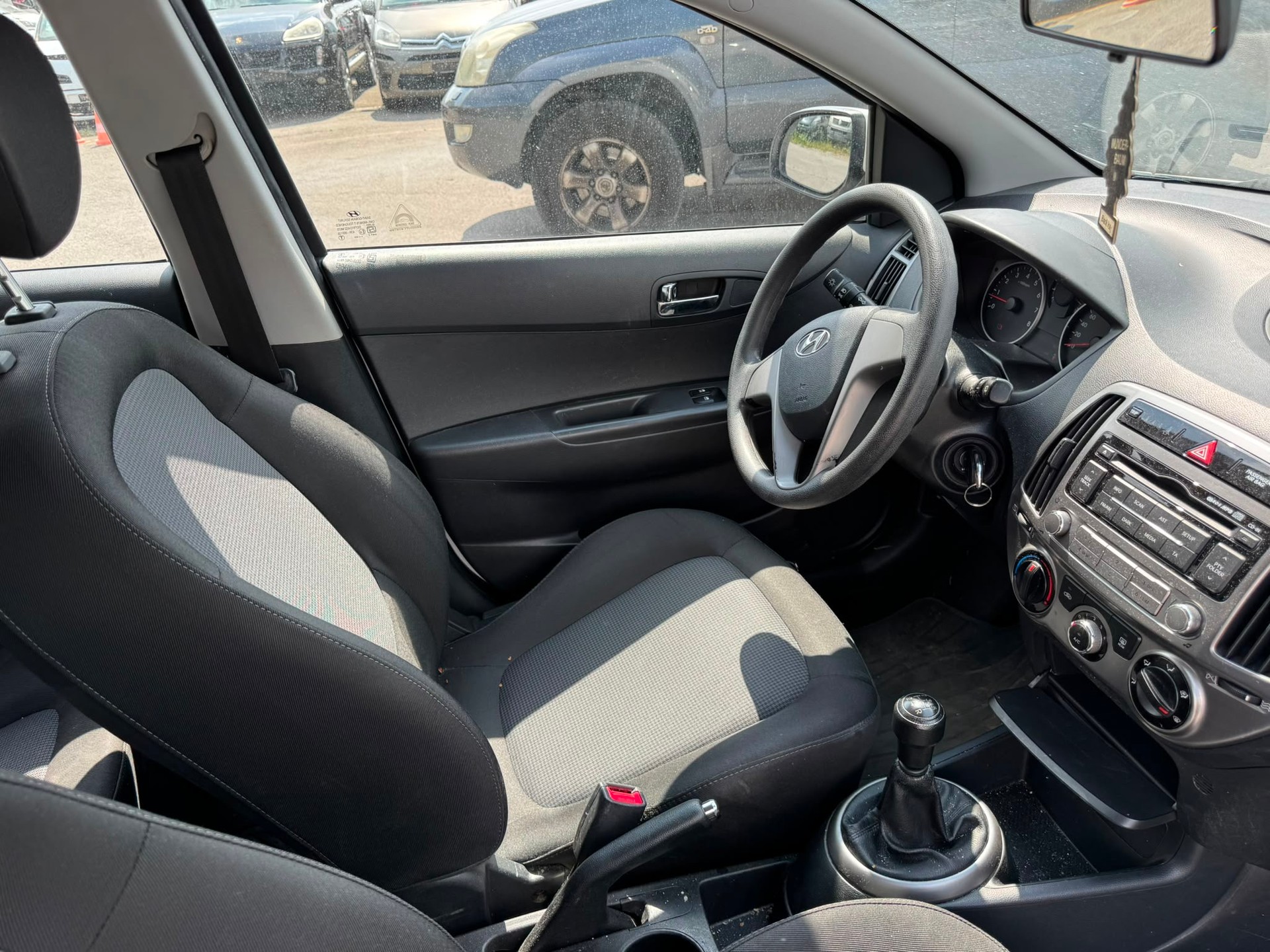 HYUNDAI i20 1.2 Comfort-image-8