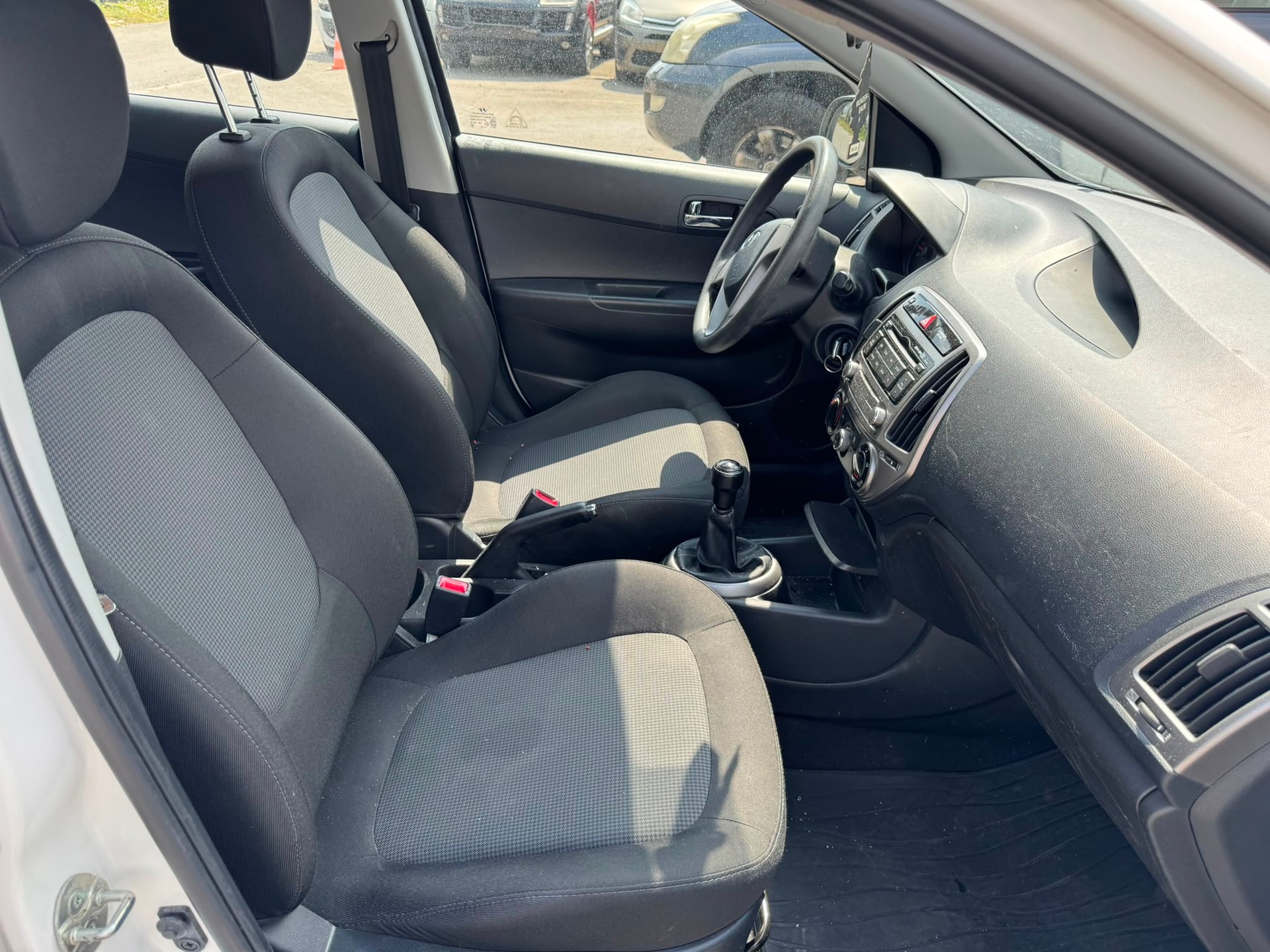 HYUNDAI i20 1.2 Comfort-image-7