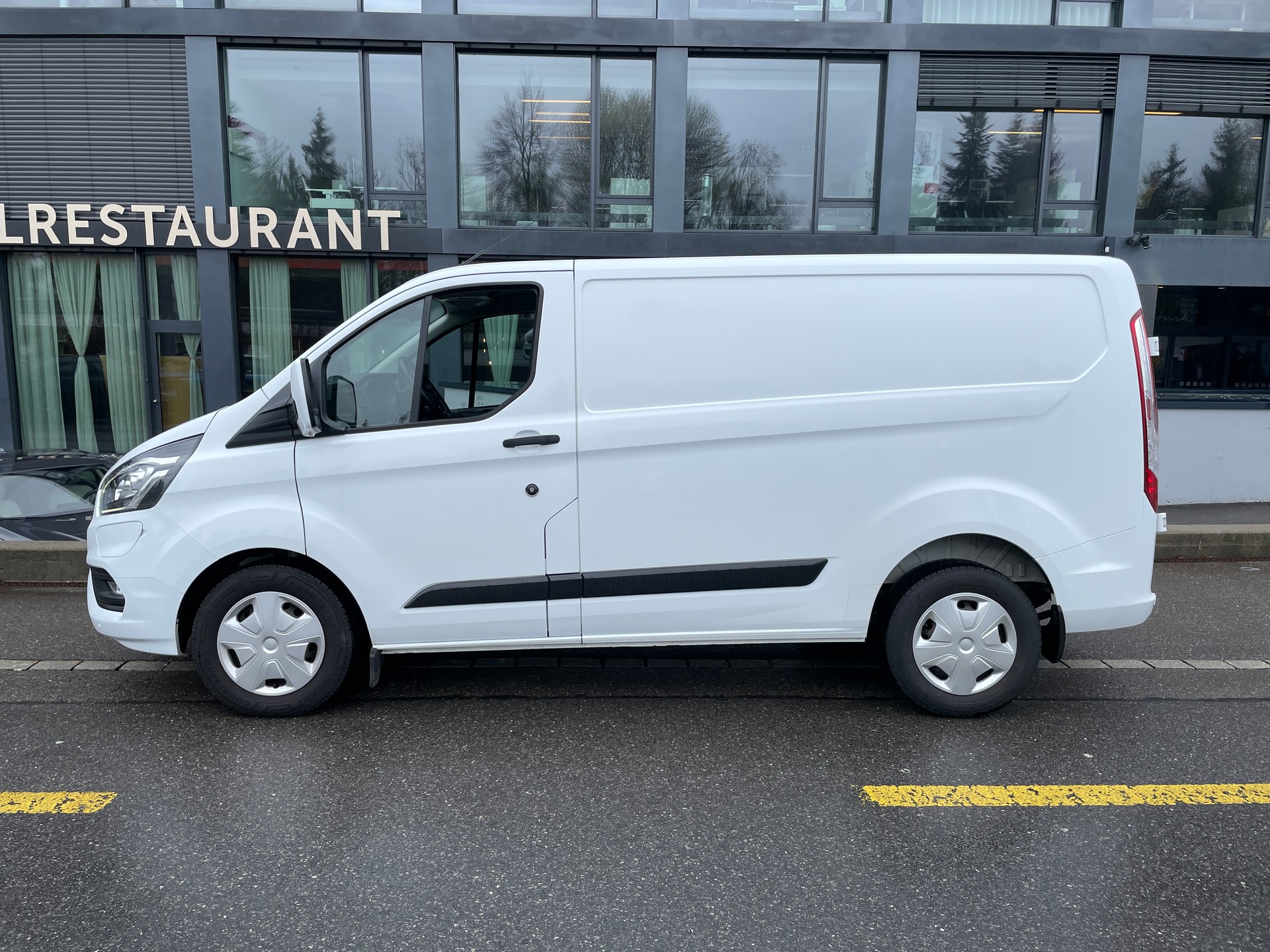 FORD Transit Custom 1.0 Eco Boost 320 L1H1 Trend PHEV-image-11