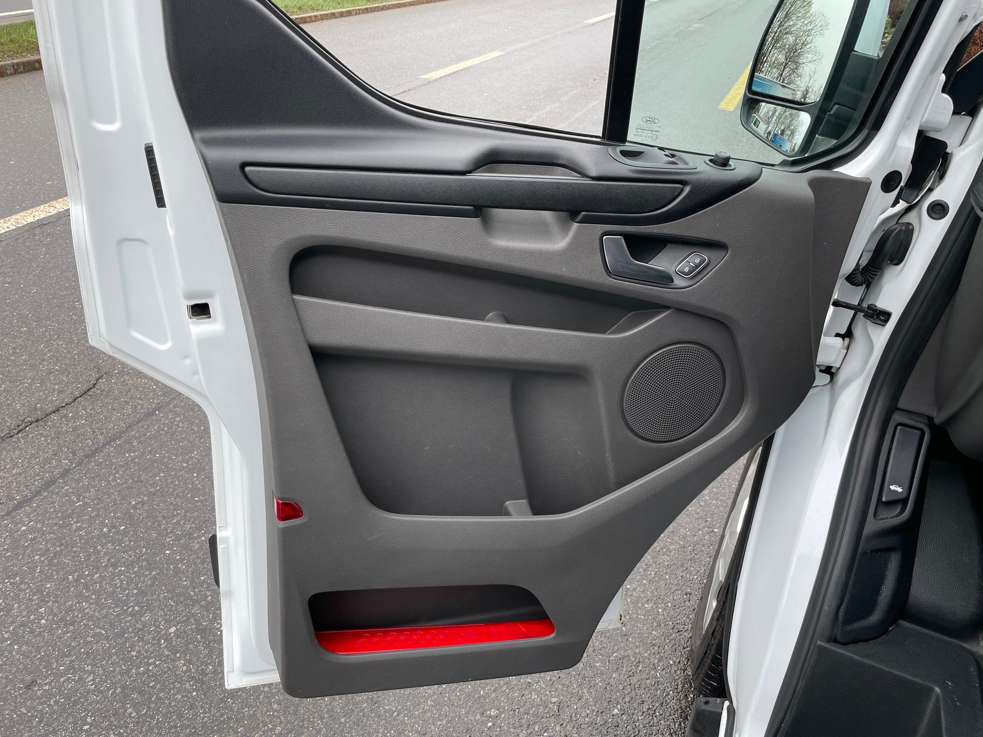 FORD Transit Custom 1.0 Eco Boost 320 L1H1 Trend PHEV-image-12