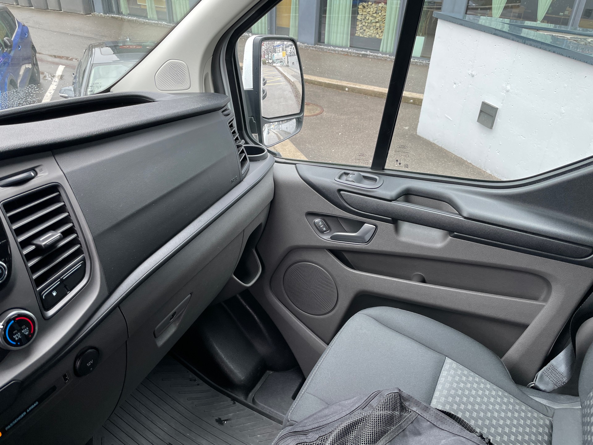 FORD Transit Custom 1.0 Eco Boost 320 L1H1 Trend PHEV-image-24