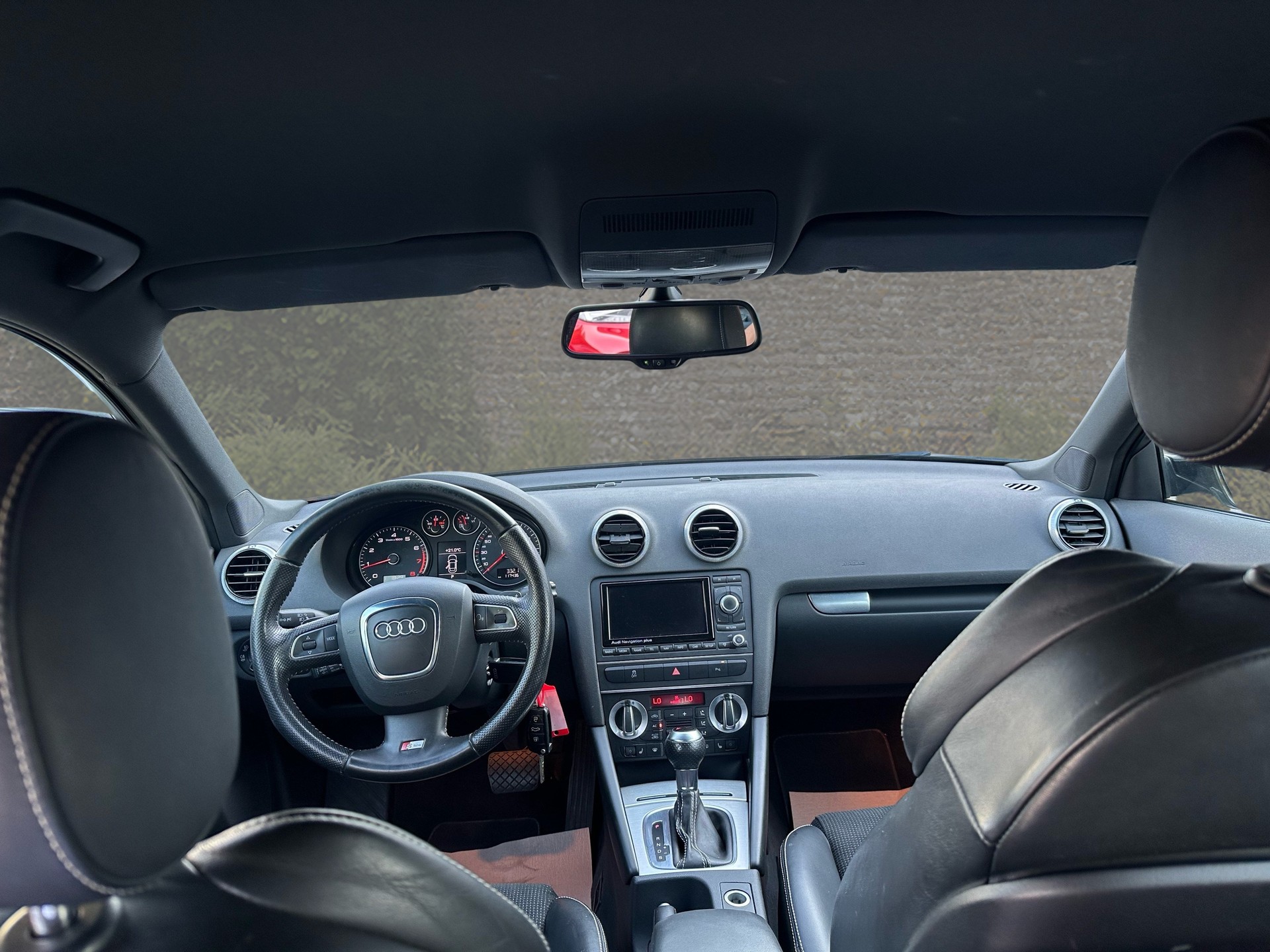 AUDI A3 Sportback 2.0 TFSI Ambiente quattro S-tronic-image-9