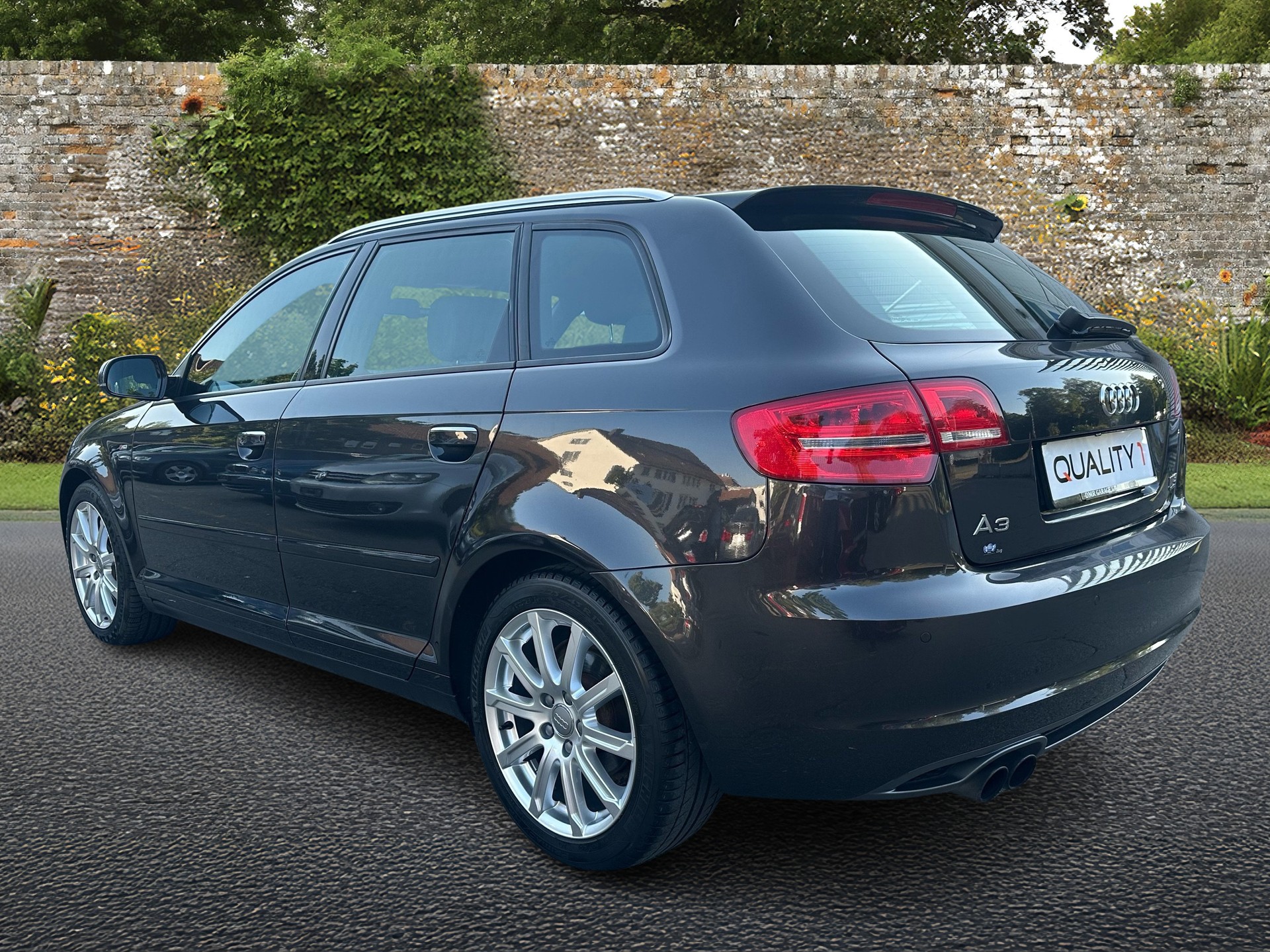 AUDI A3 Sportback 2.0 TFSI Ambiente quattro S-tronic-image-2