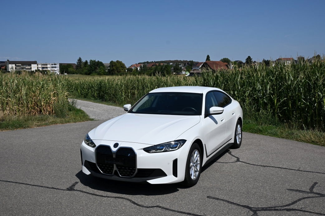 BMW i4 eDrive 40-image-0