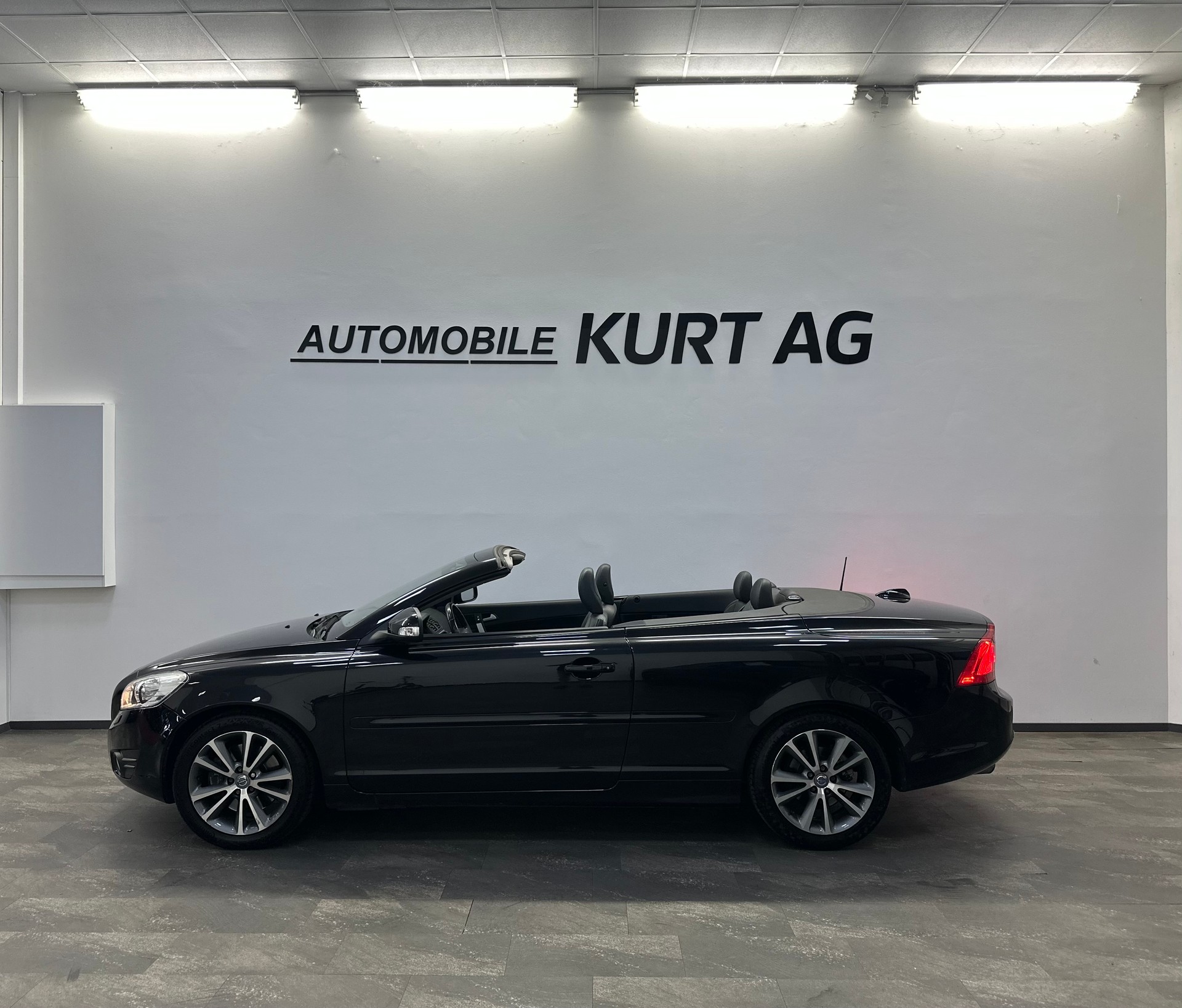 VOLVO C70 T5 Momentum Geartronic-image-2