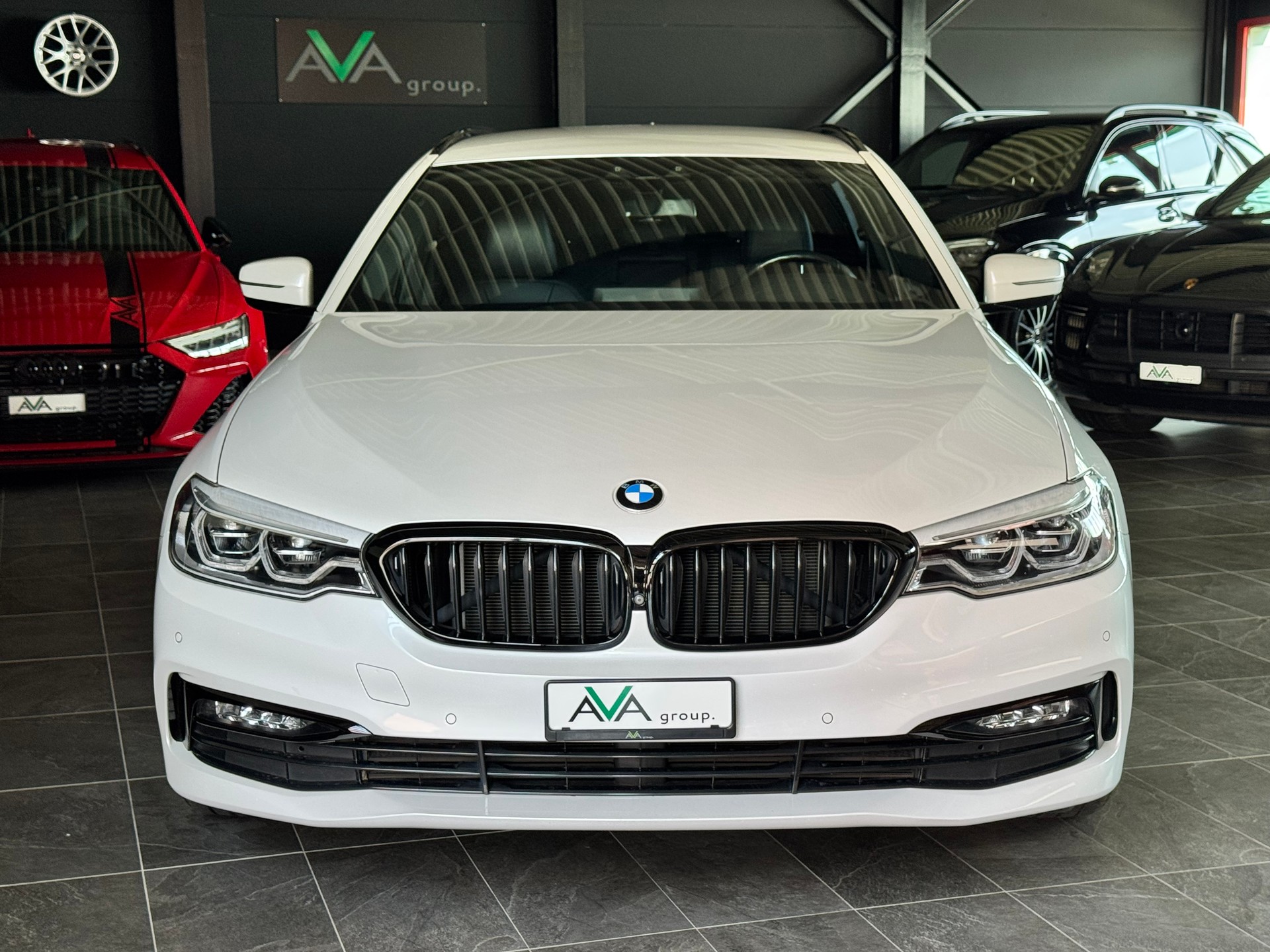 BMW 530i Touring Sport Line Steptronic *INDIVIDUAL AUSSTATTUNG*-image-2